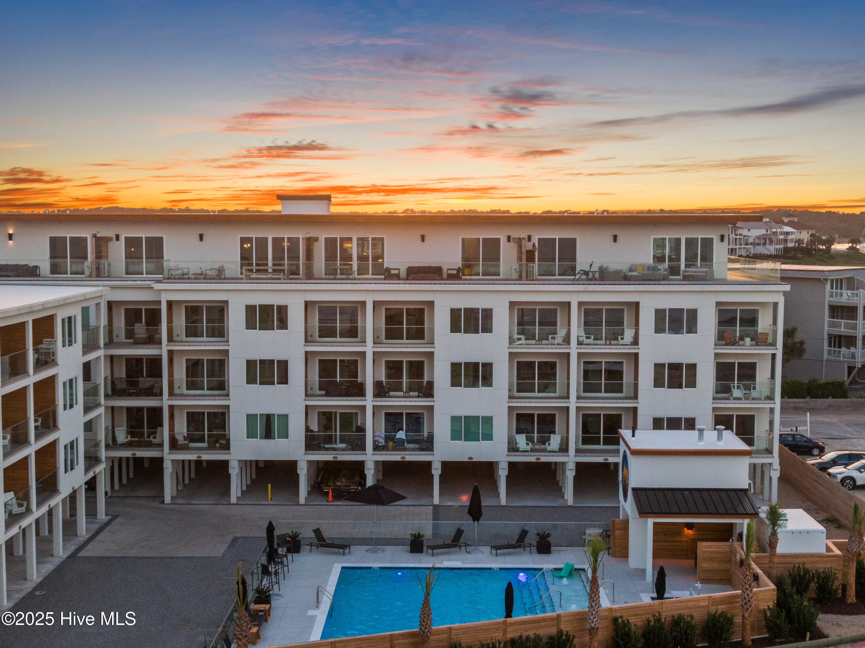 100523213 | Photo 36