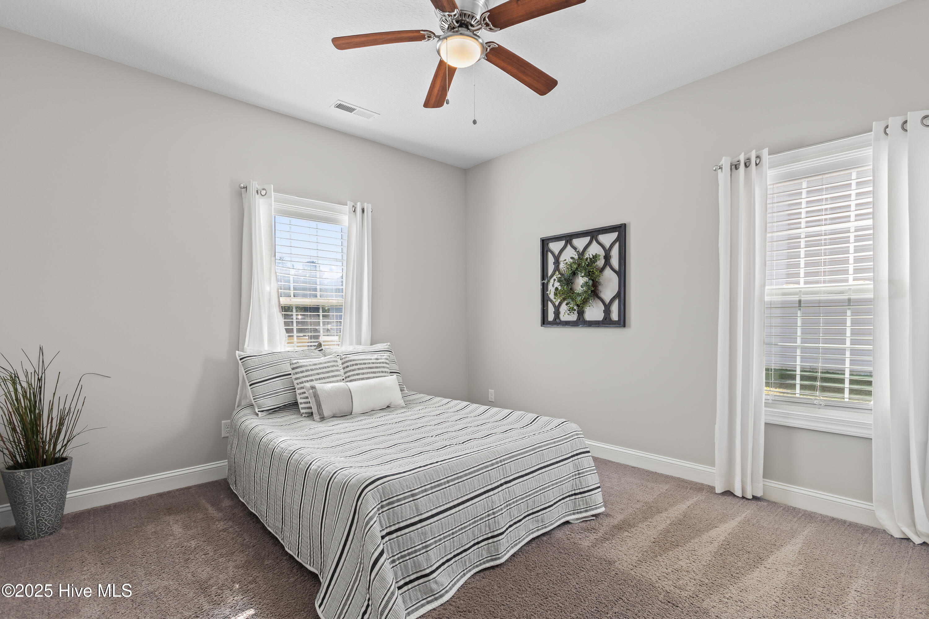 100541822 | Photo 26