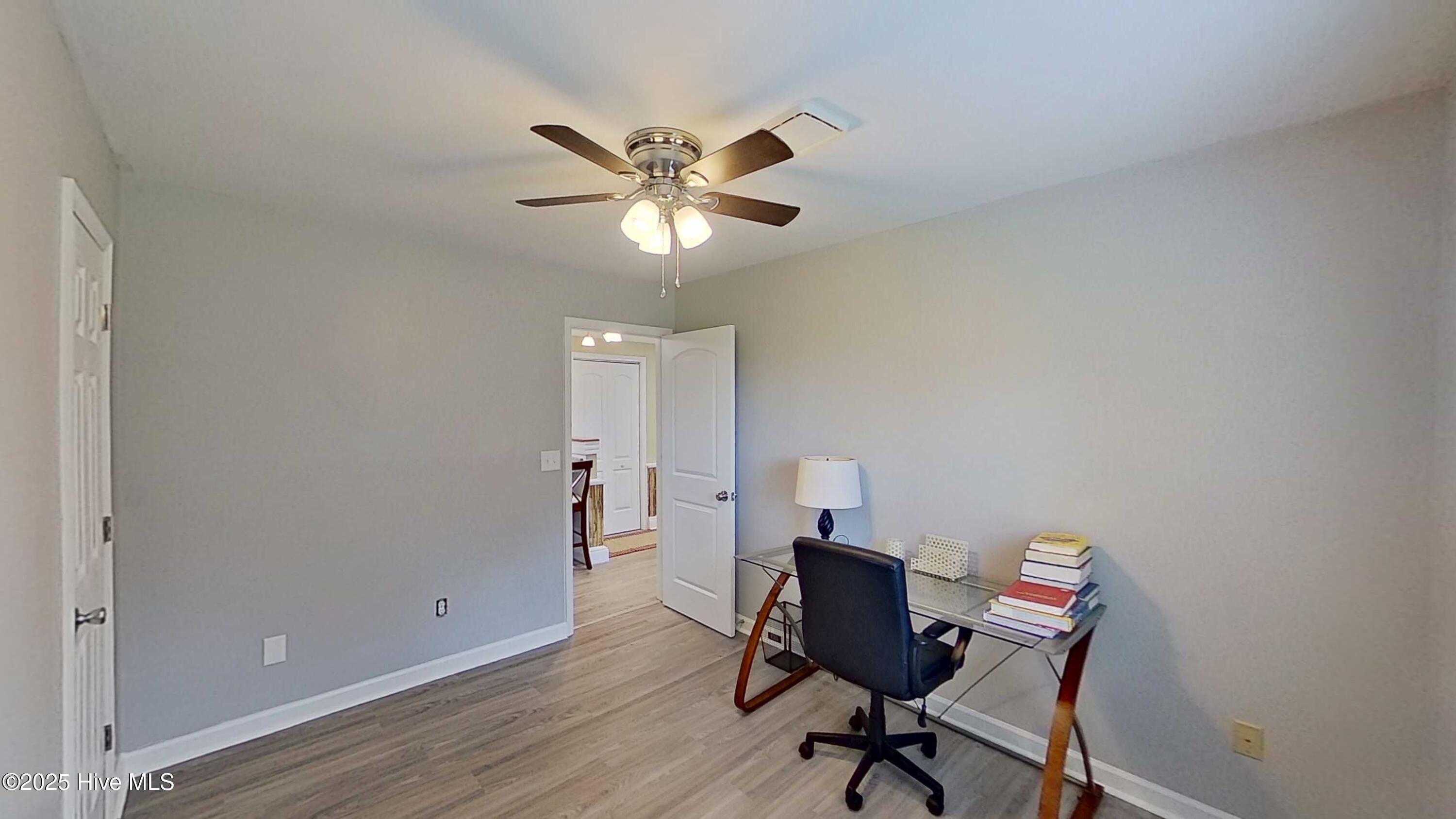 100520578 | Photo 15