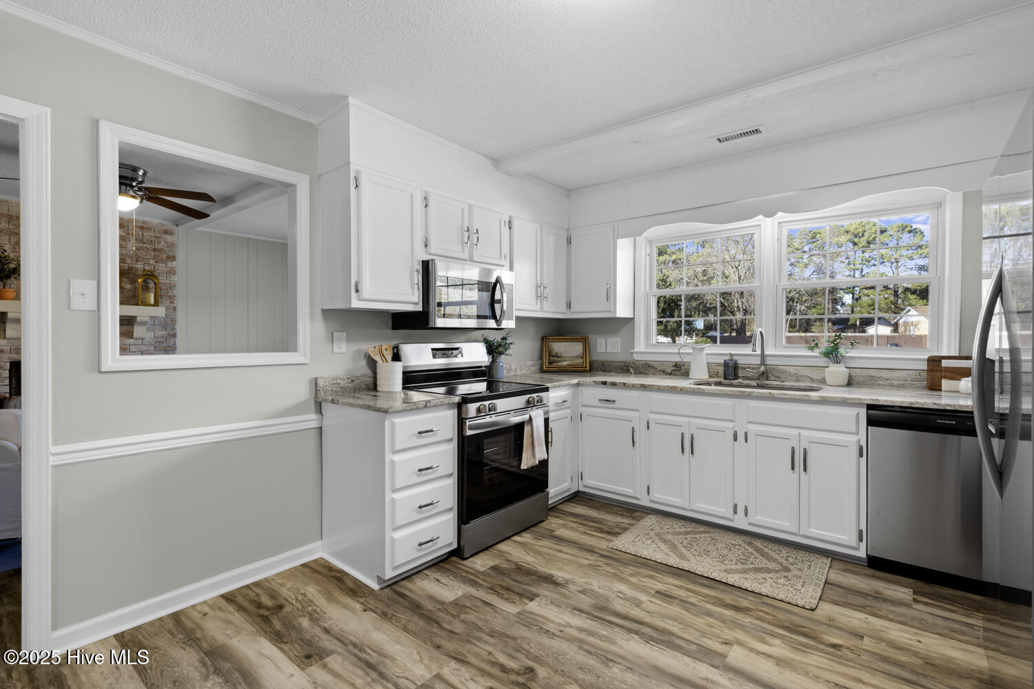 100544995 | Photo 12