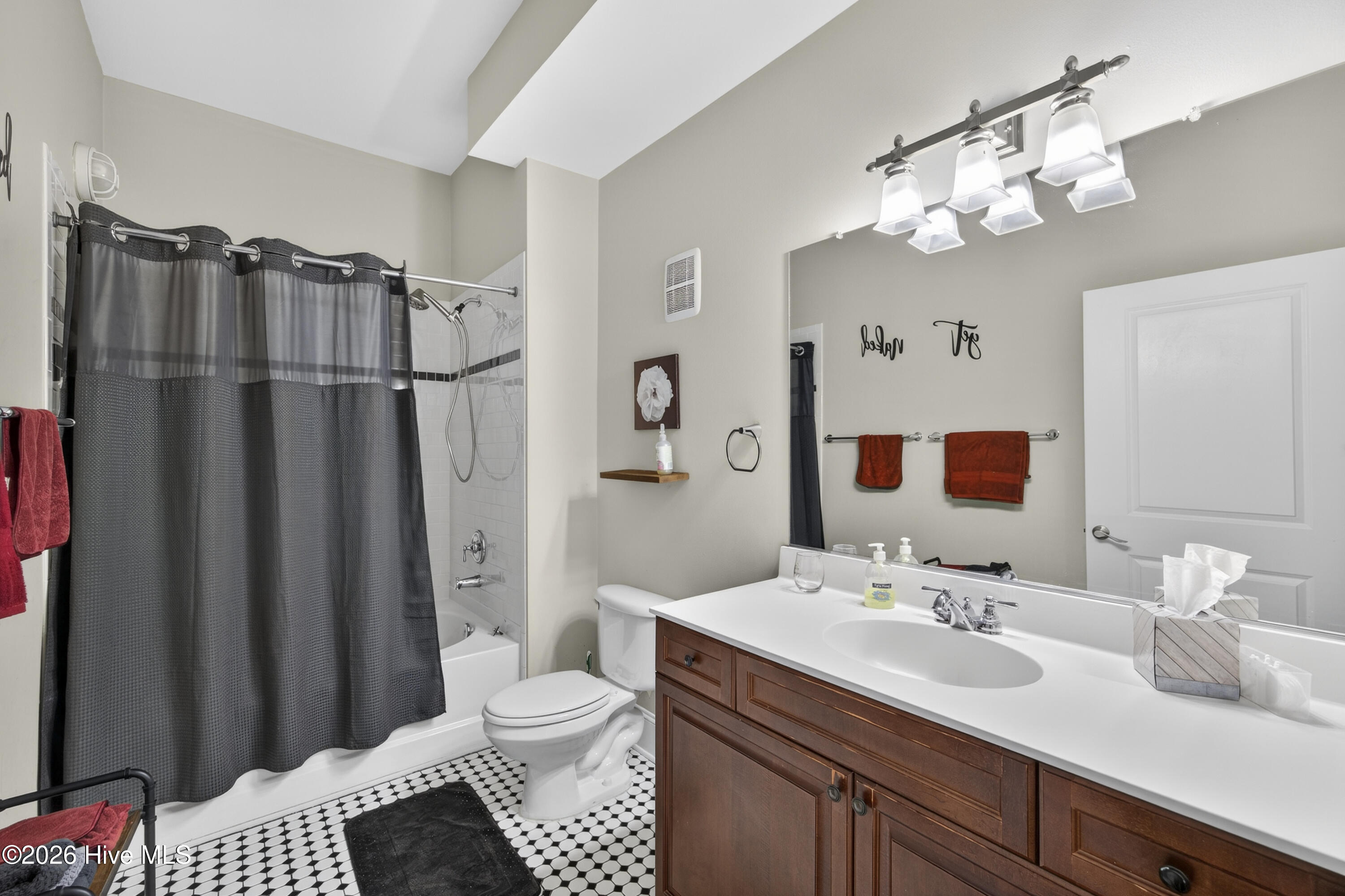 100562157 | Photo 27