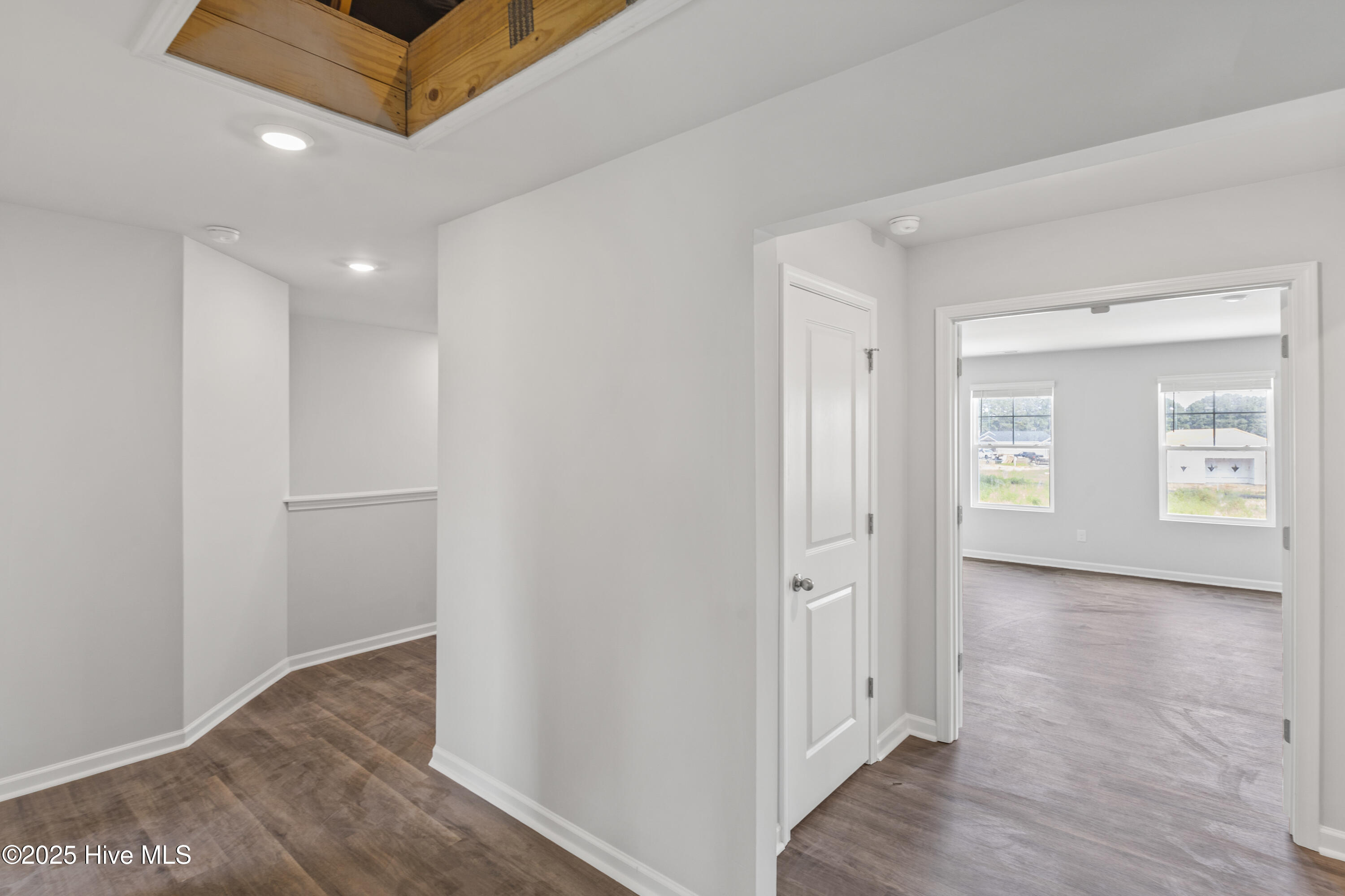 100519018 | Photo 26