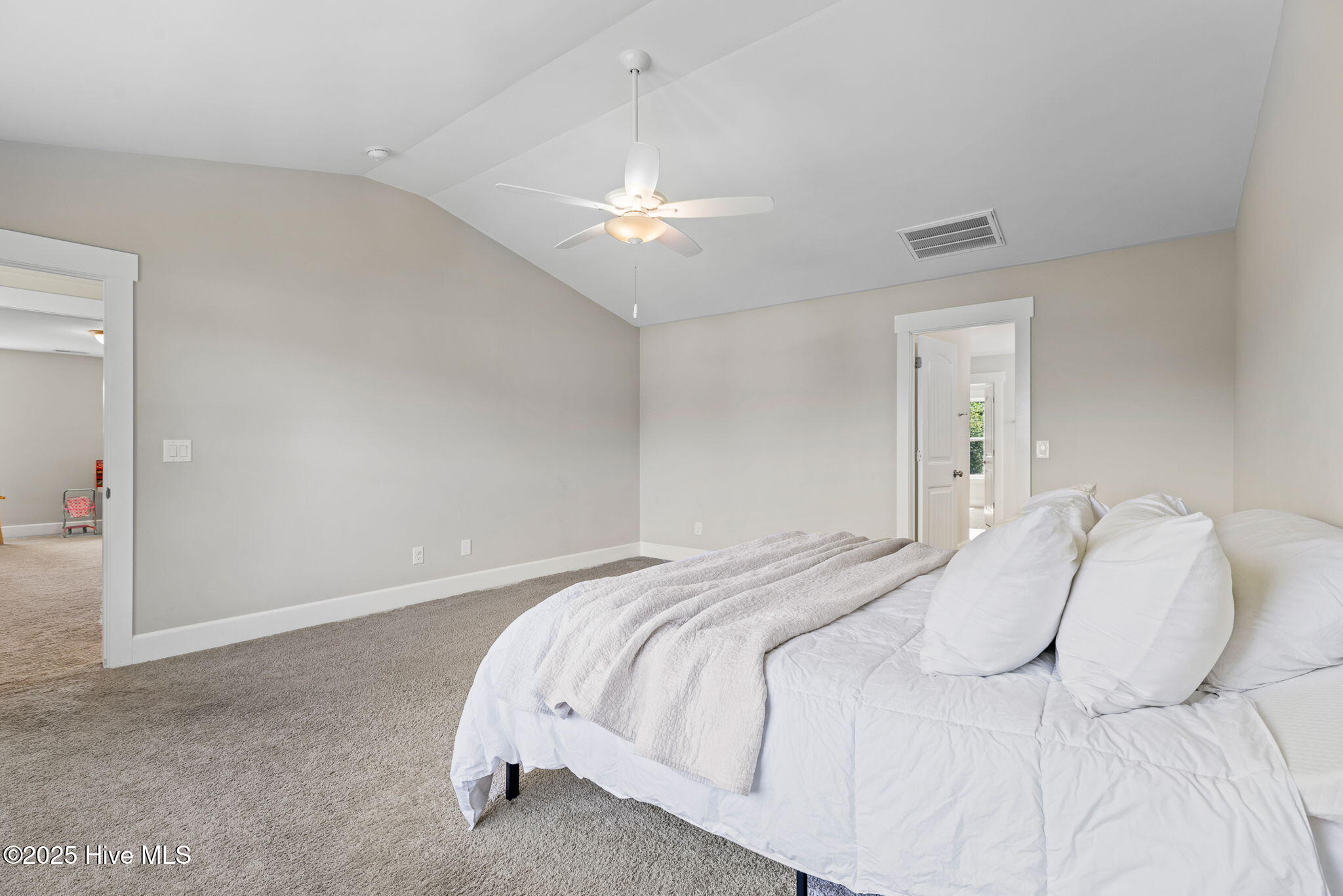 100547304 | Photo 32