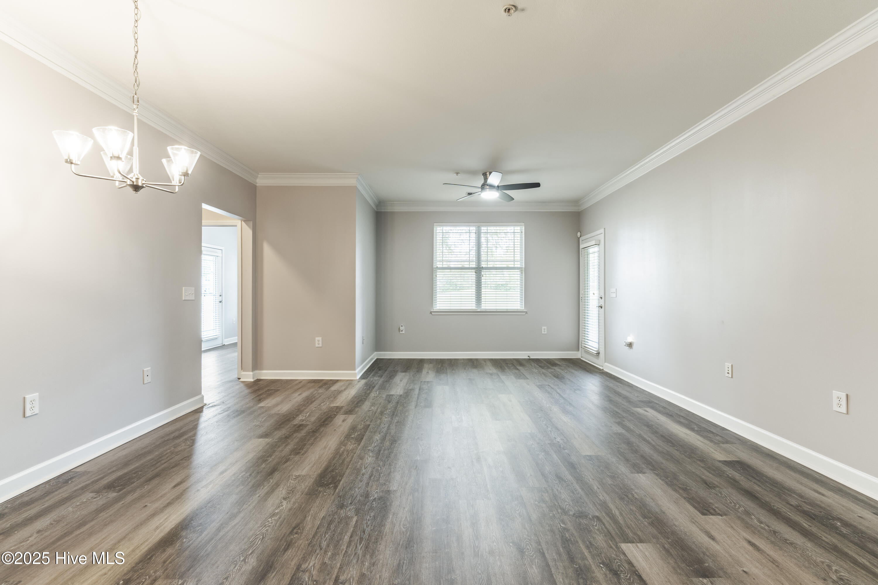 100525400 | Photo 12