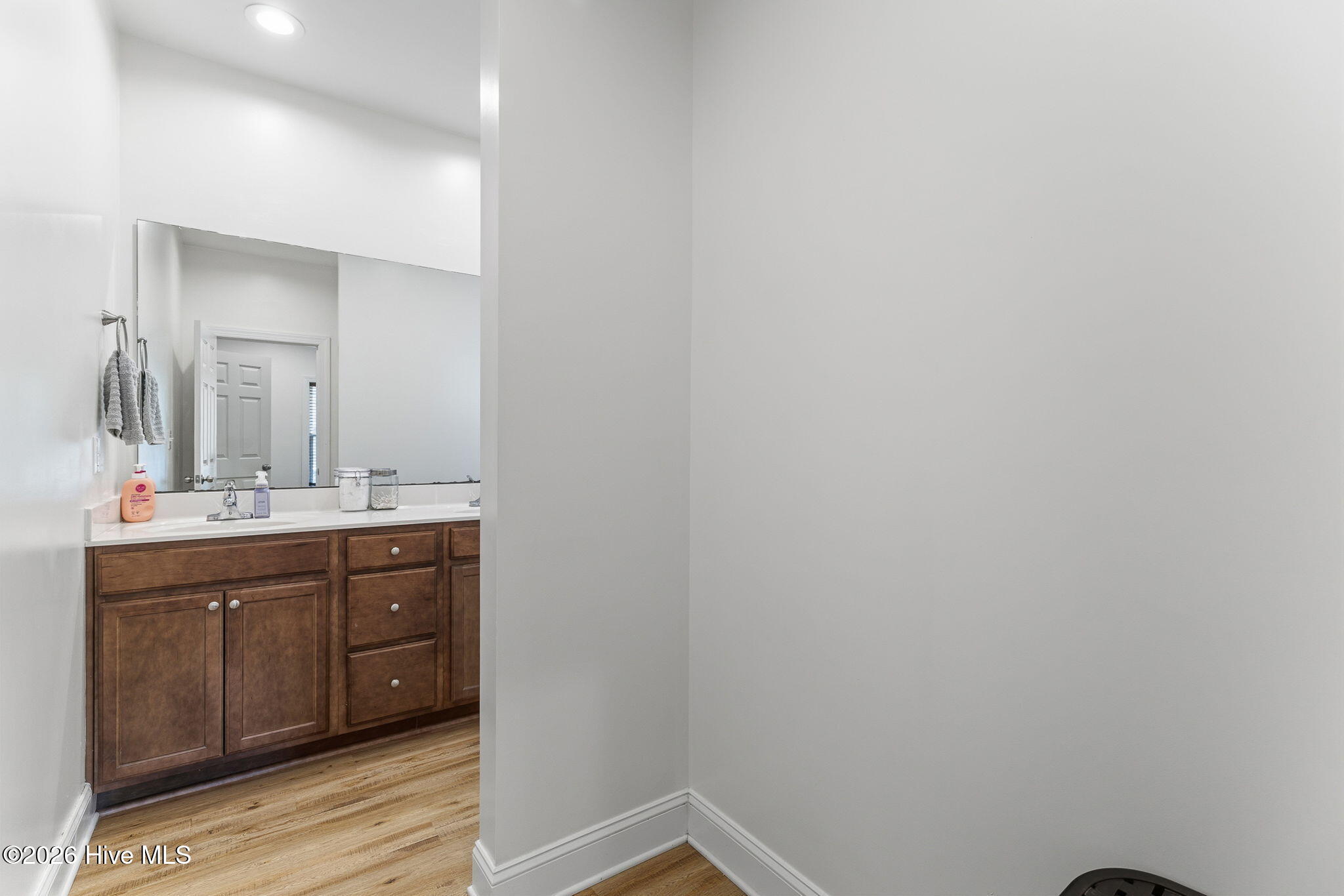 100565860 | Photo 15