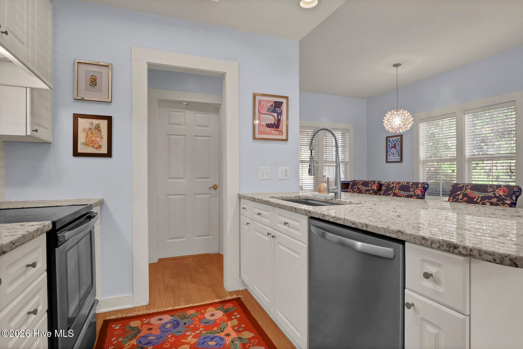 100562227 | Photo 10