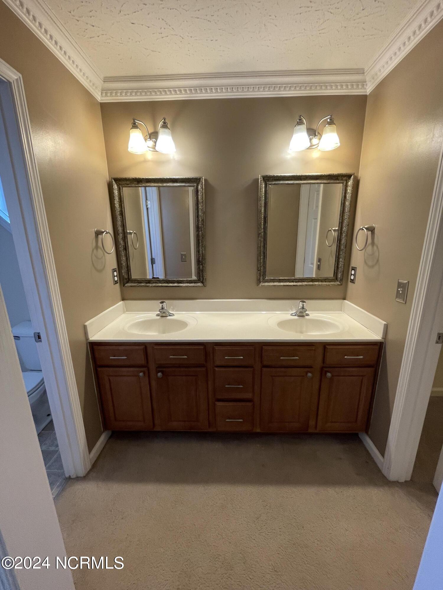 100545449 | Photo 13