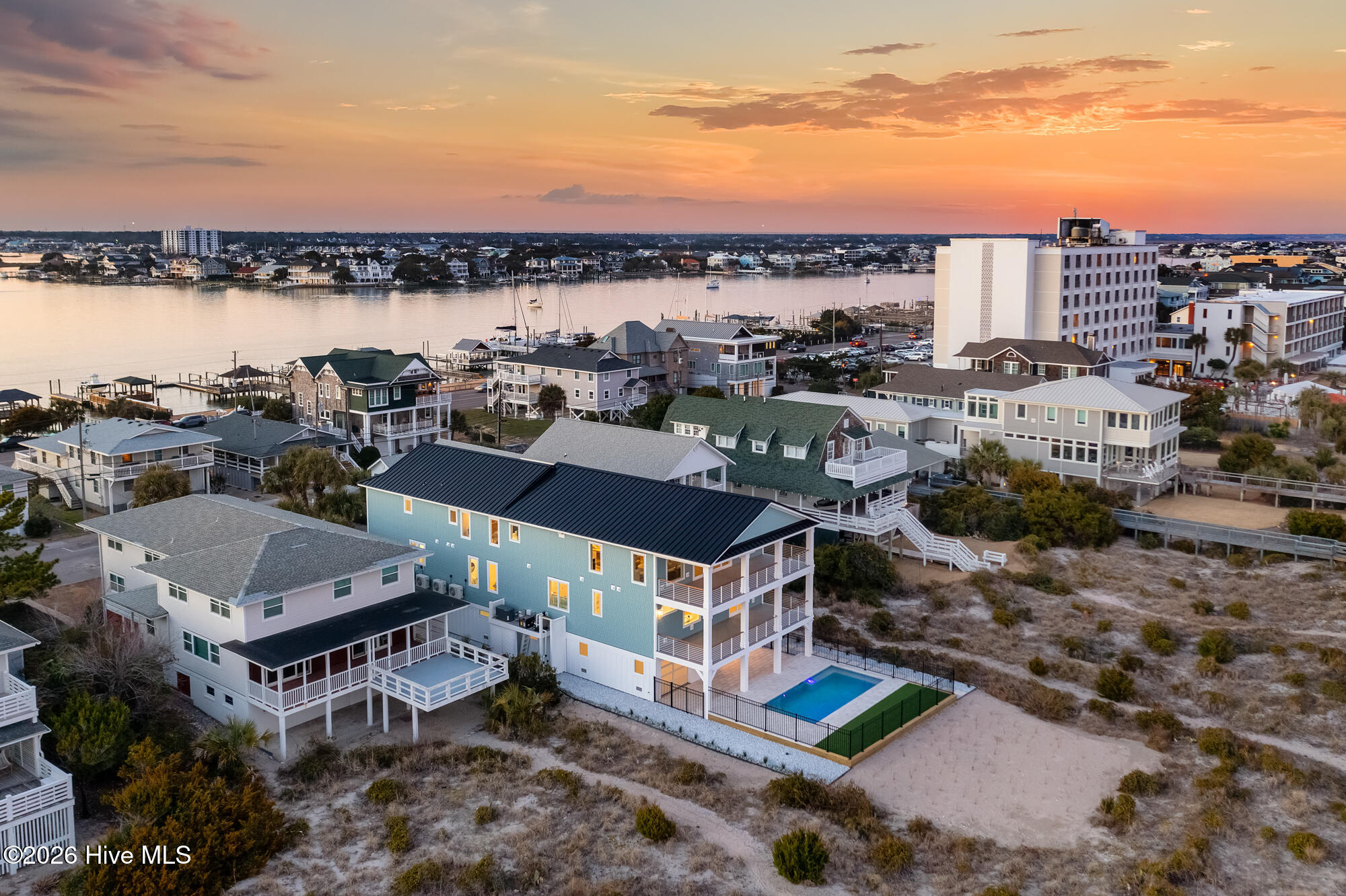 100558368 | Photo 70