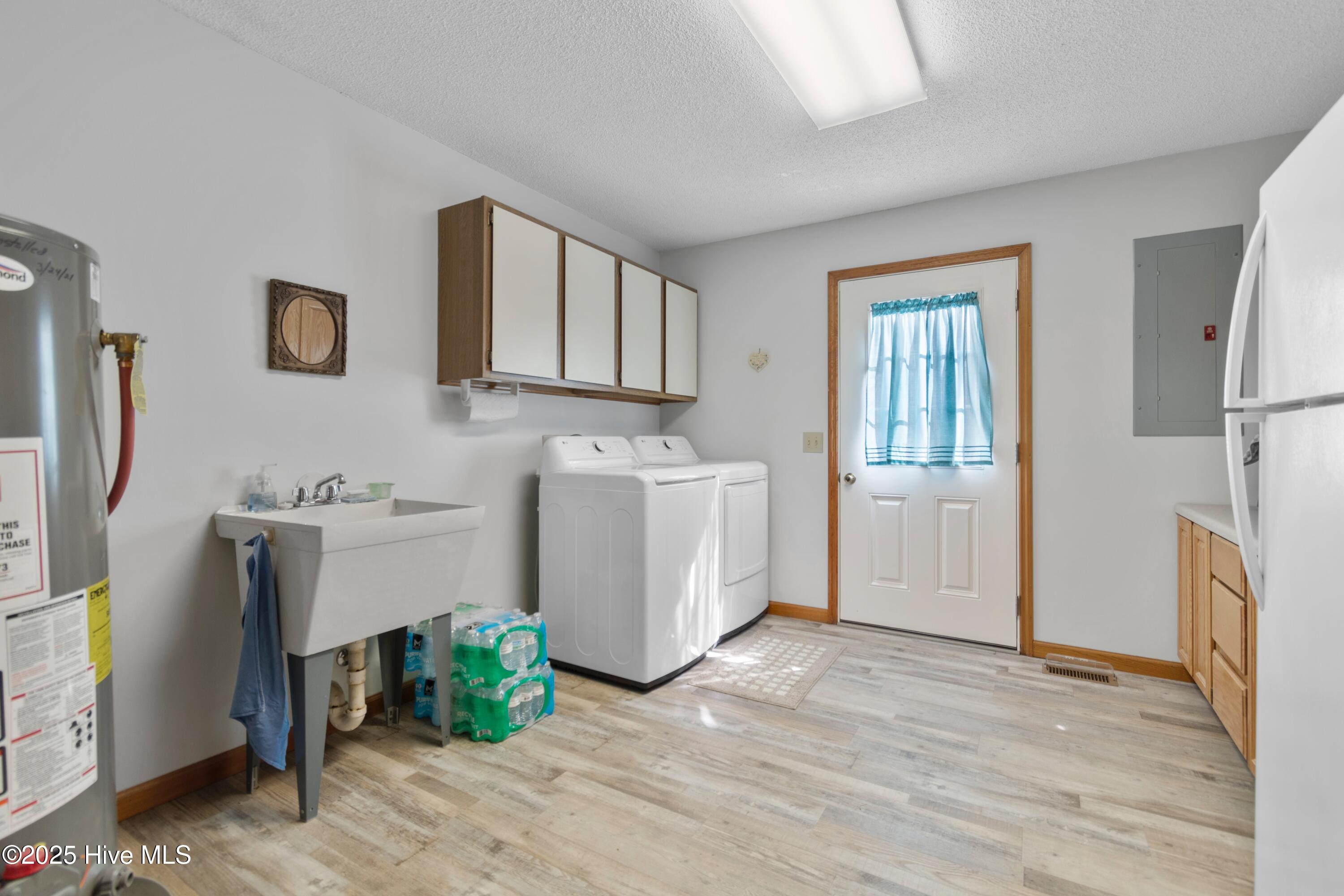 100533822 | Photo 36