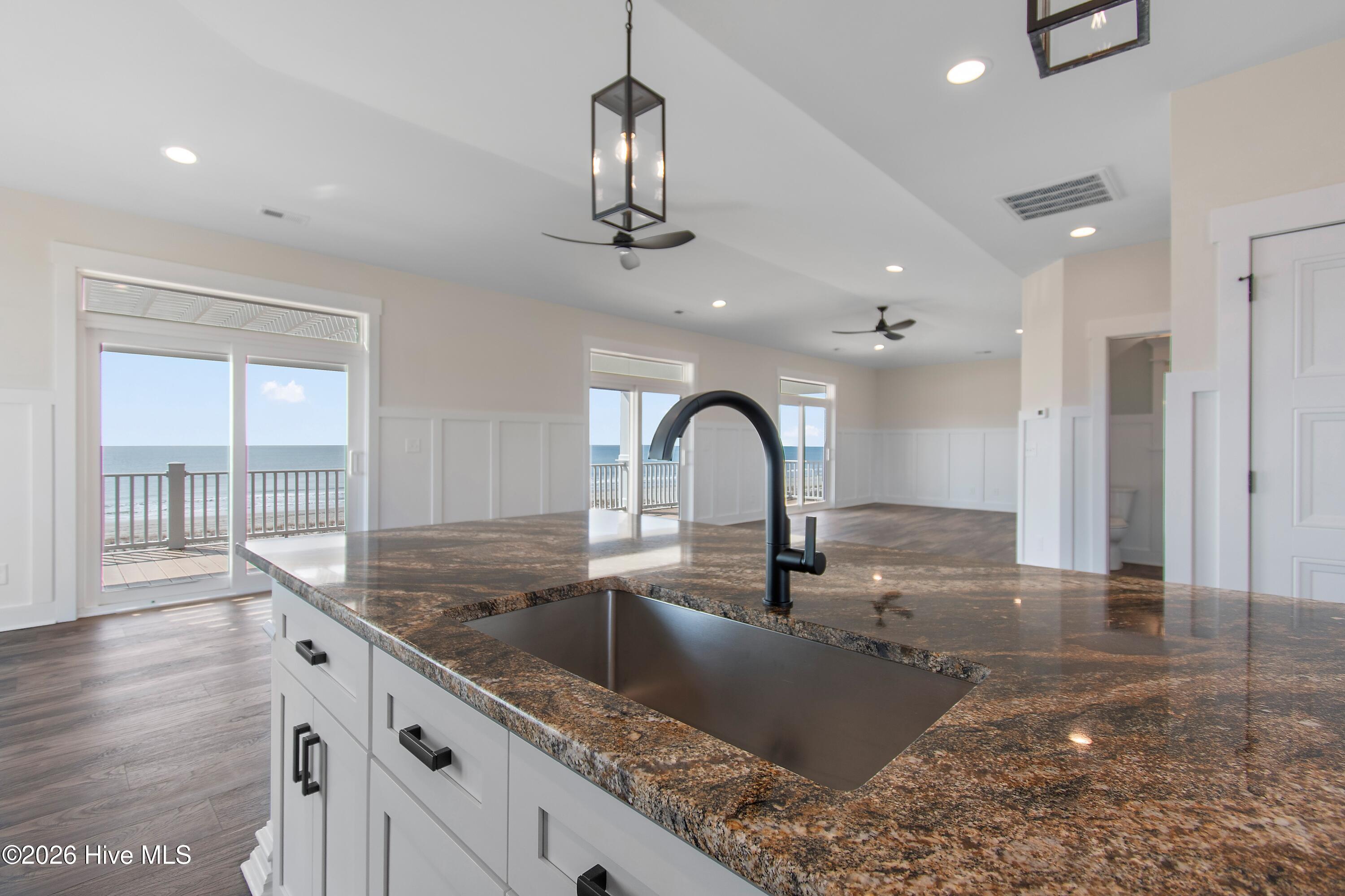 100525710 | Photo 19