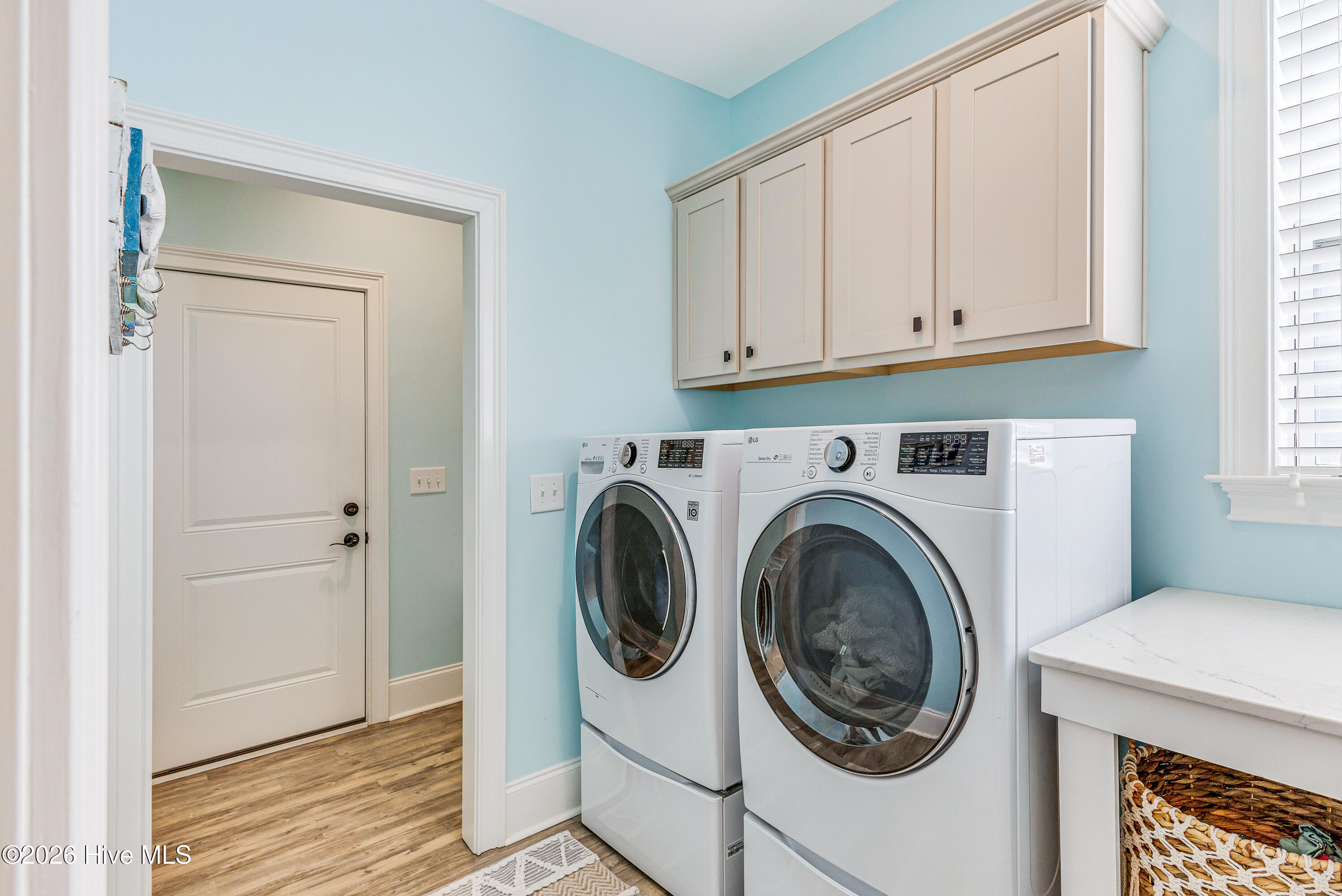 100566164 | Photo 30