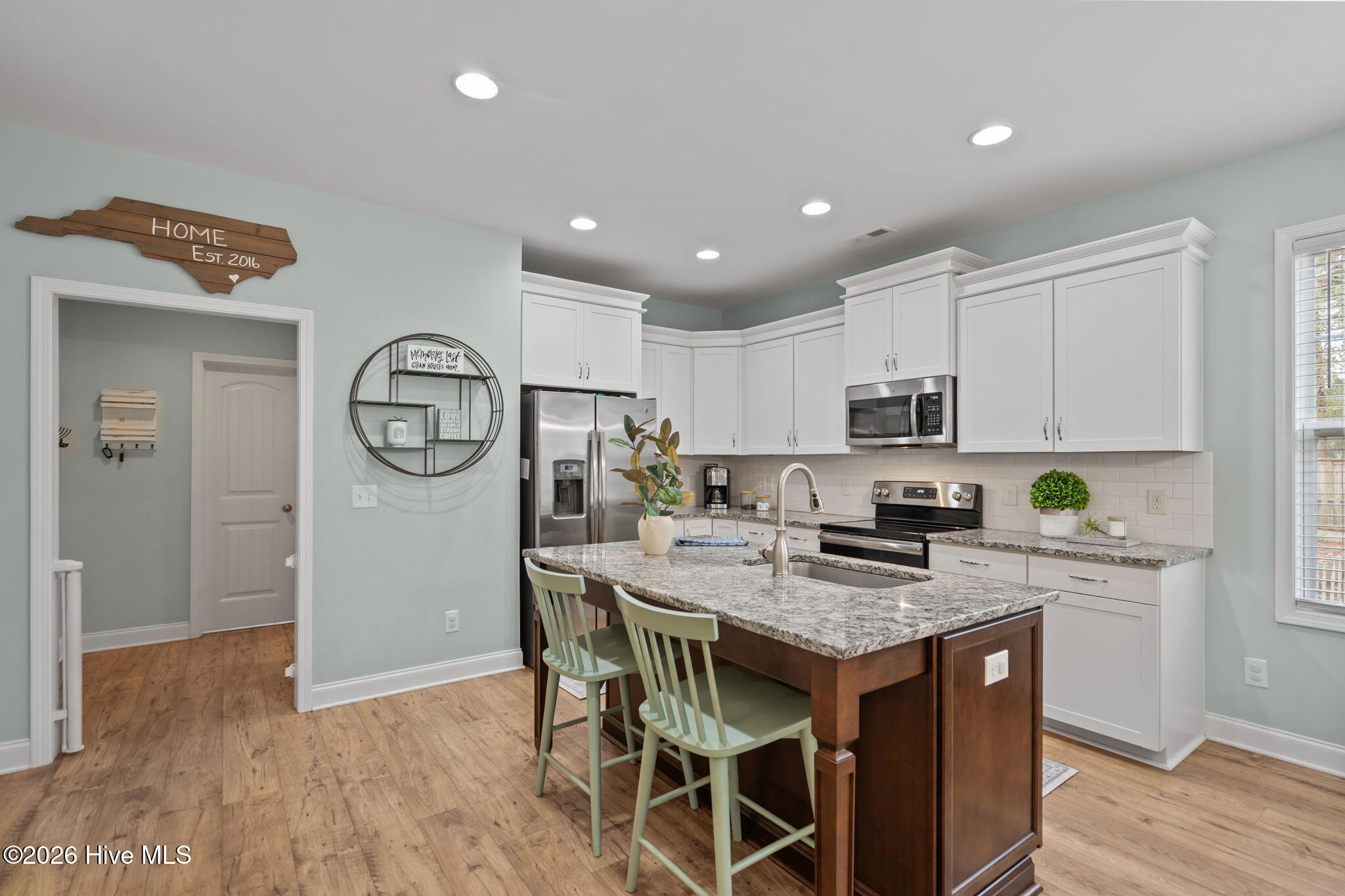 100558672 | Photo 16