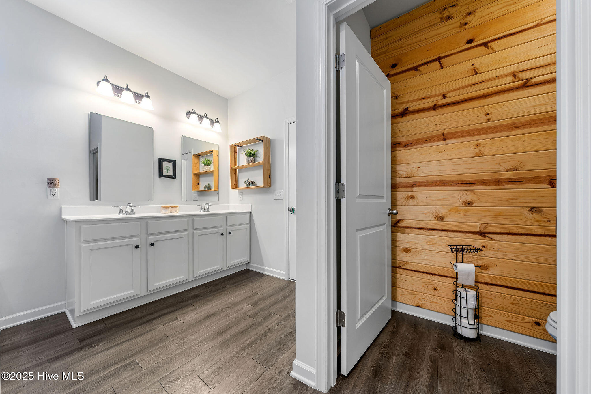 100539651 | Photo 35