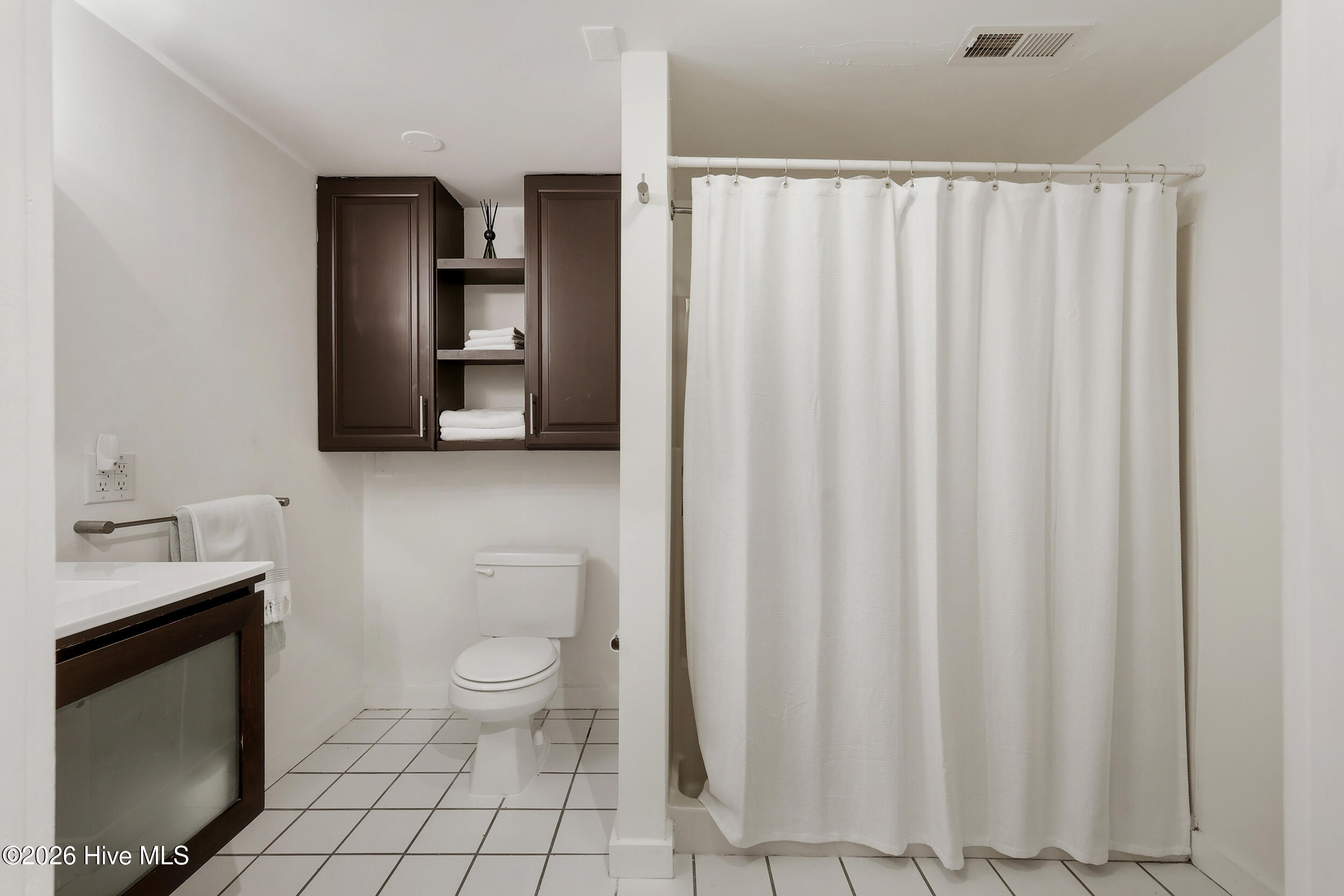 100561300 | Photo 56