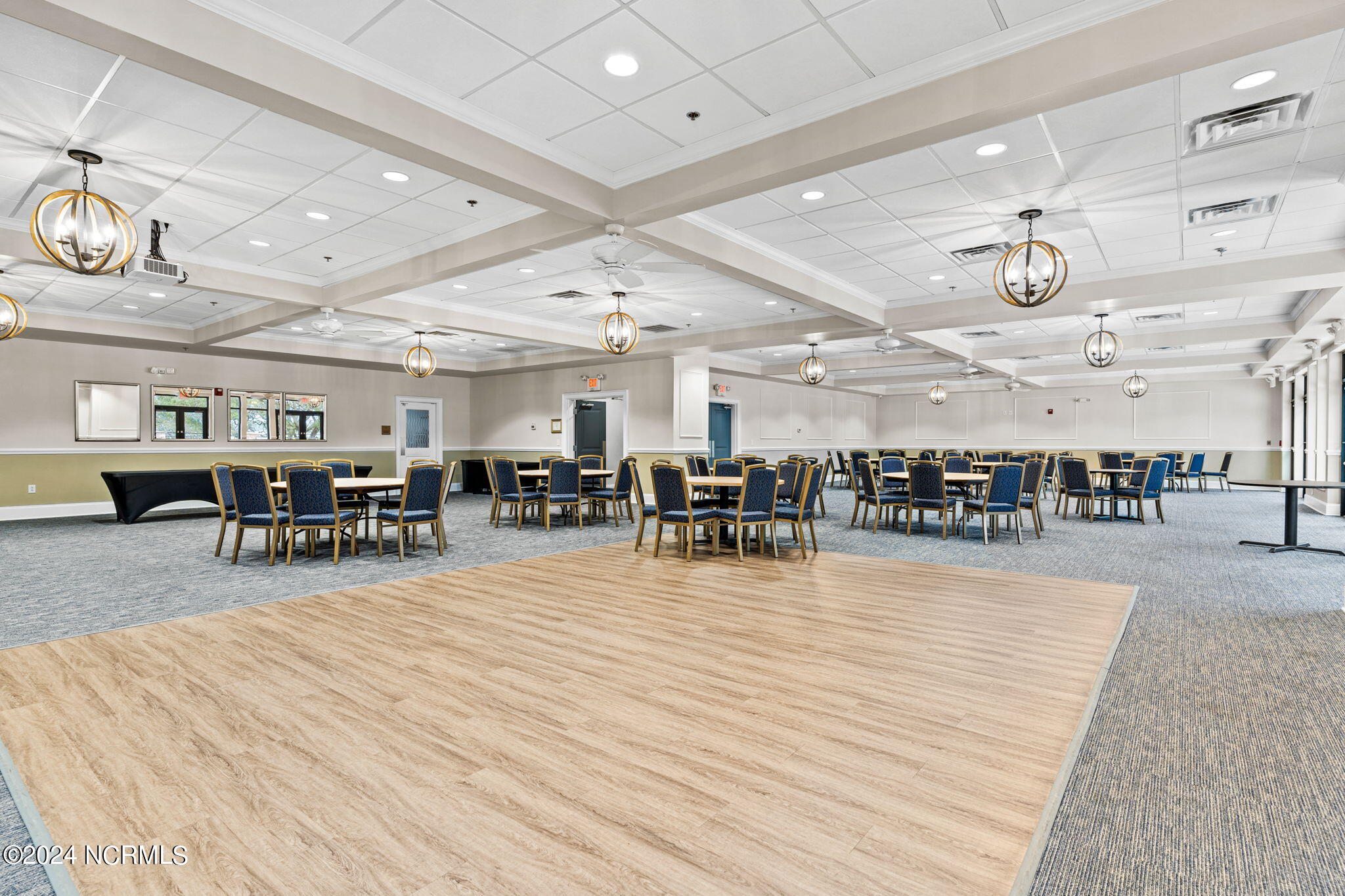 100550623 | Photo 36