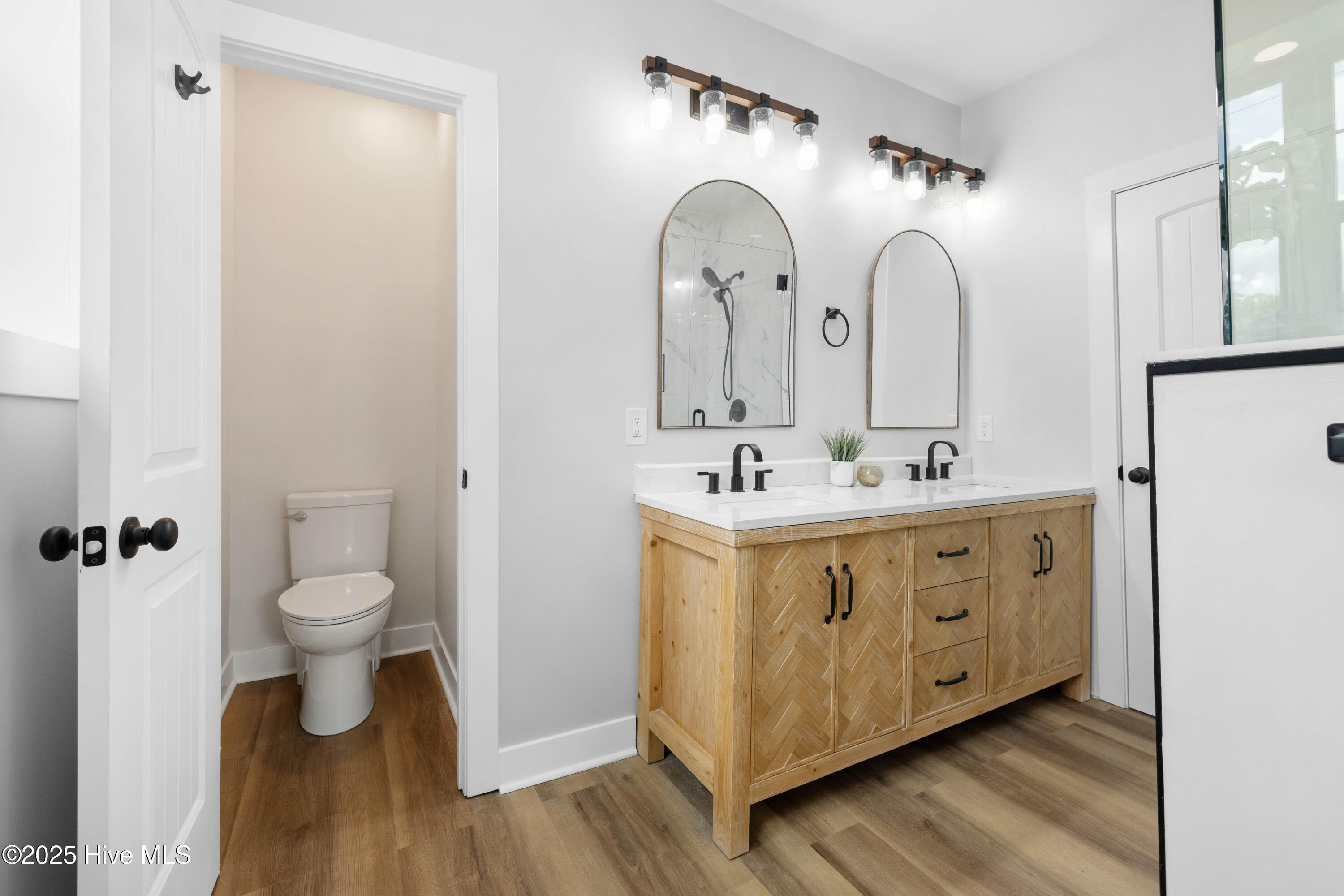 100547291 | Photo 25