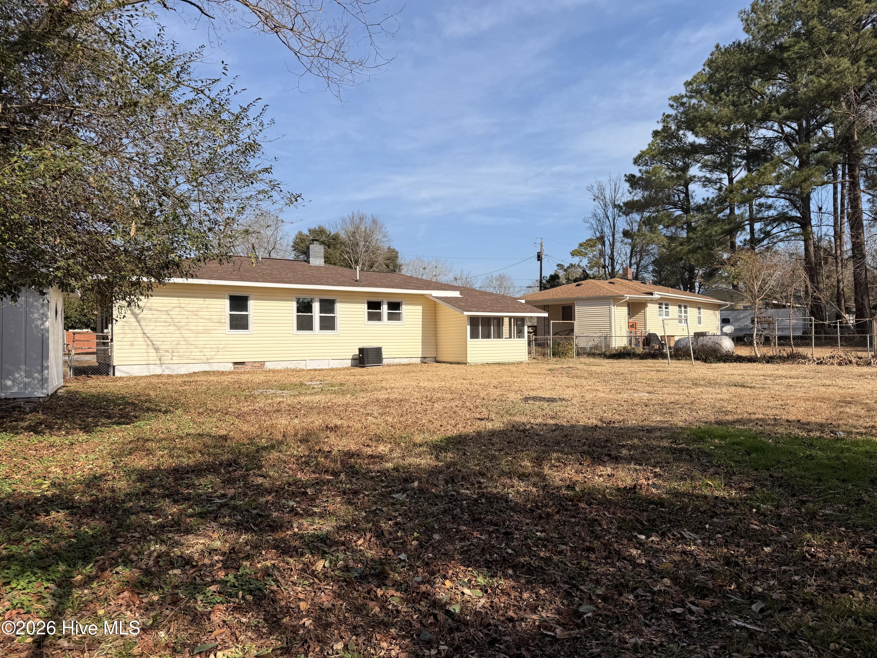 100548164 | Photo 38