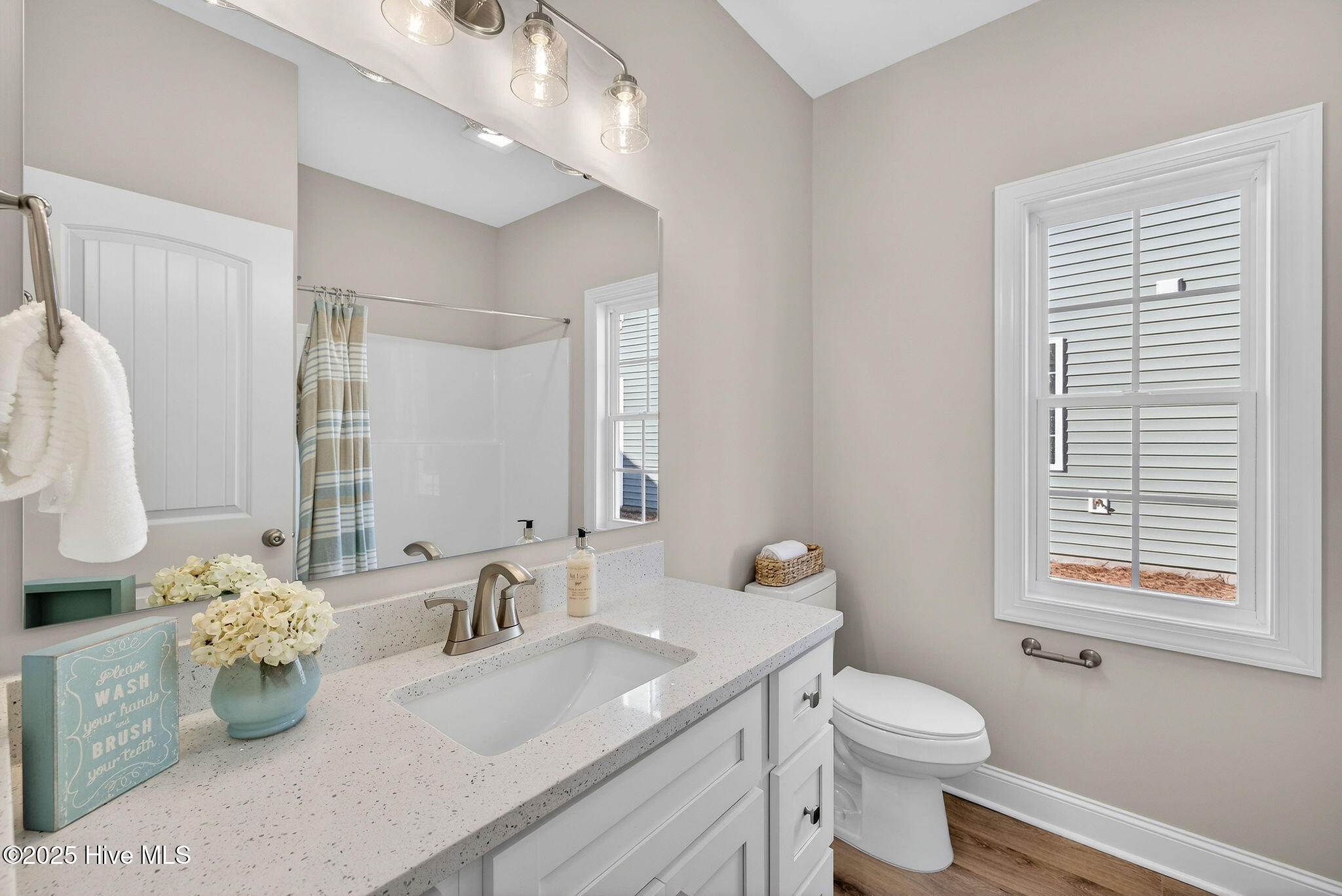 100546683 | Photo 24