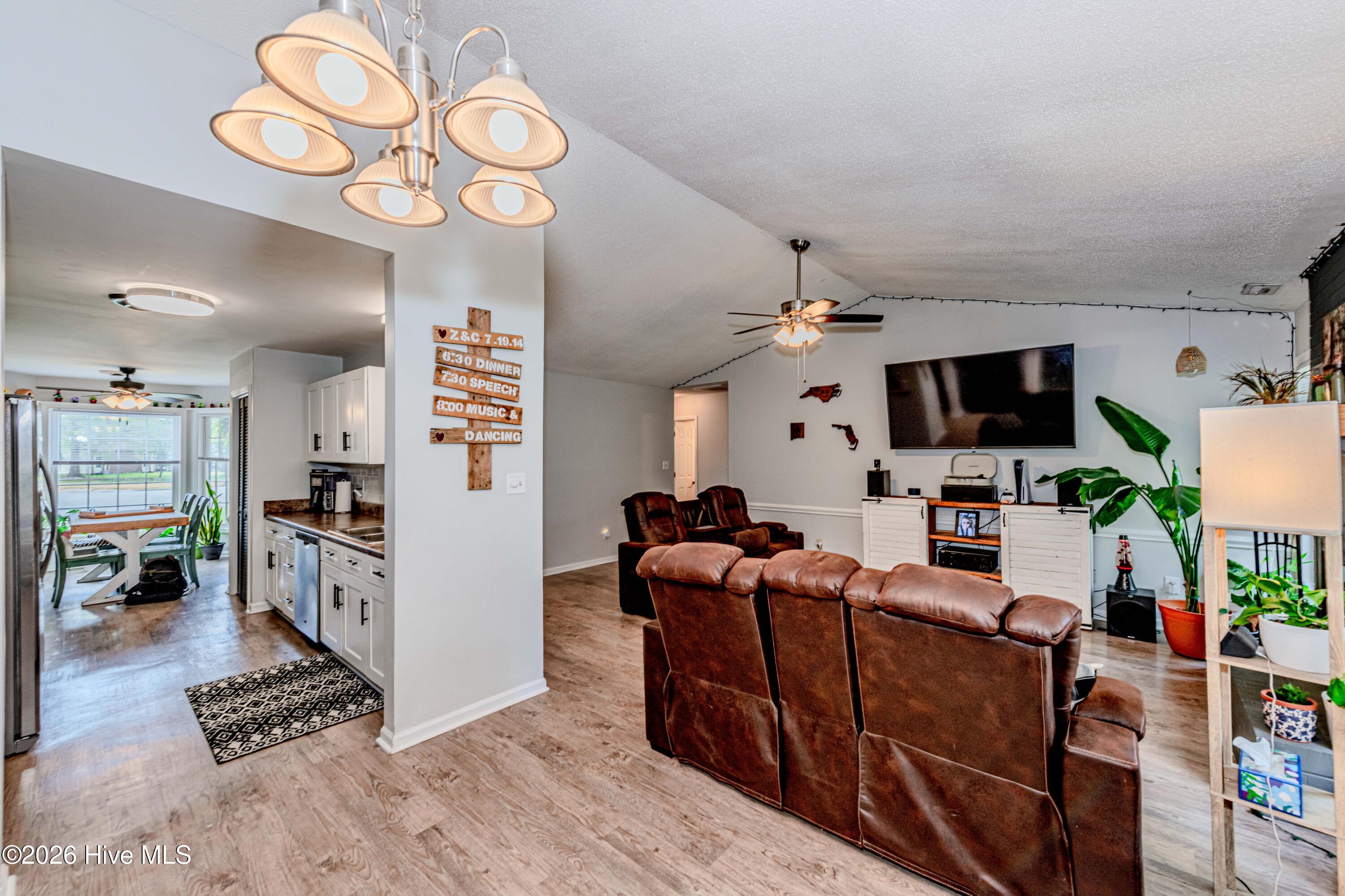 100569074 | Photo 17