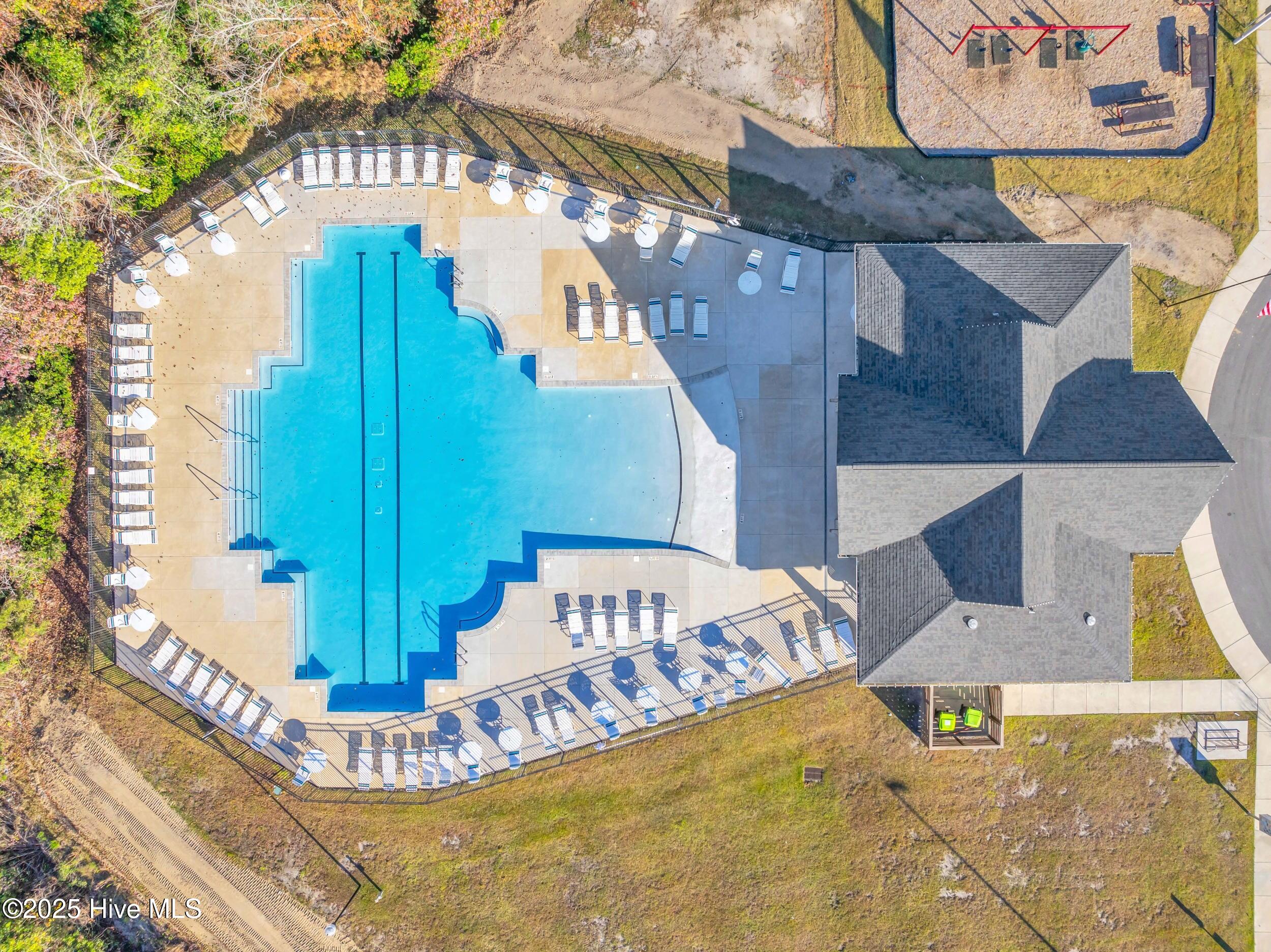 100543422 | Photo 41