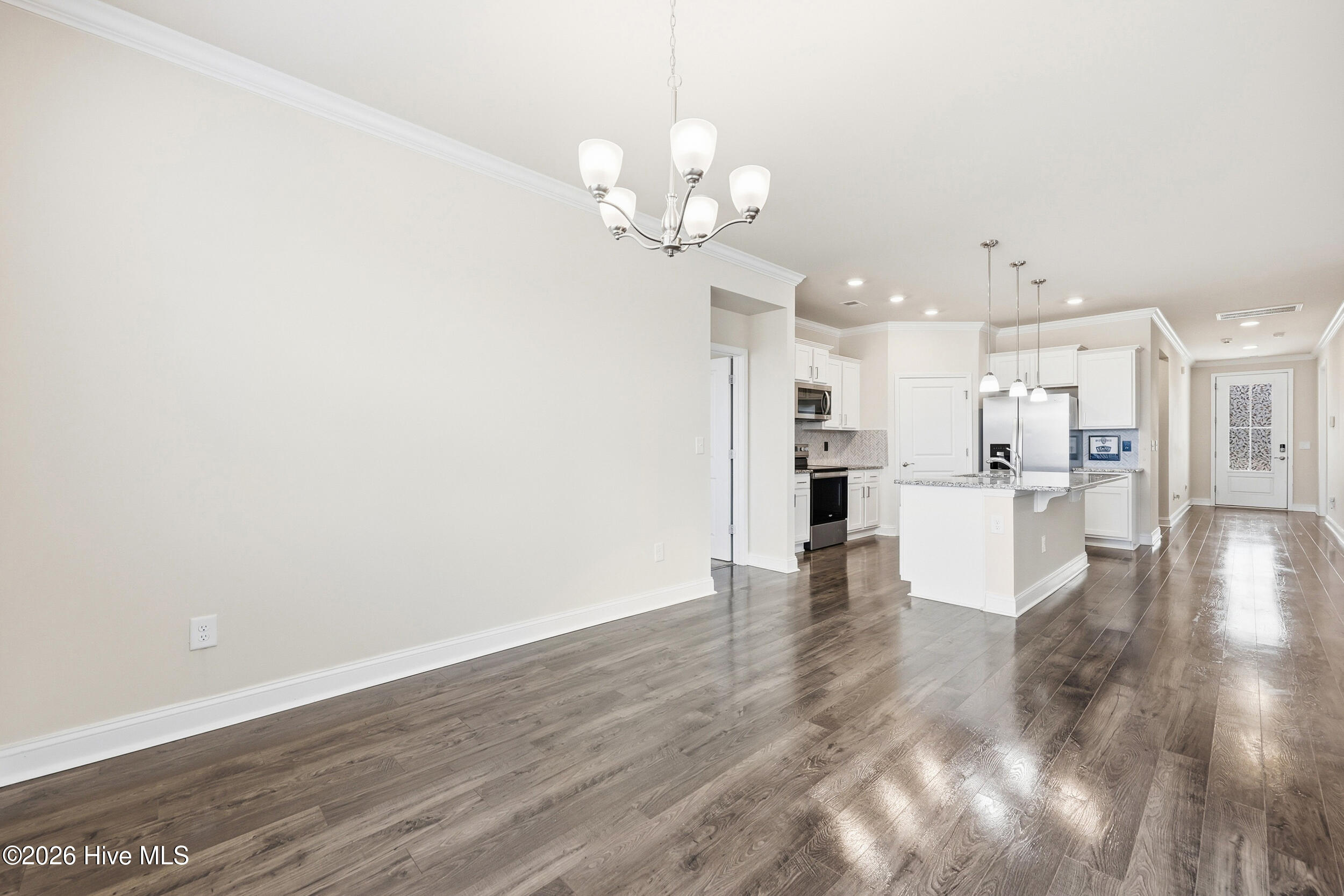 100558001 | Photo 22