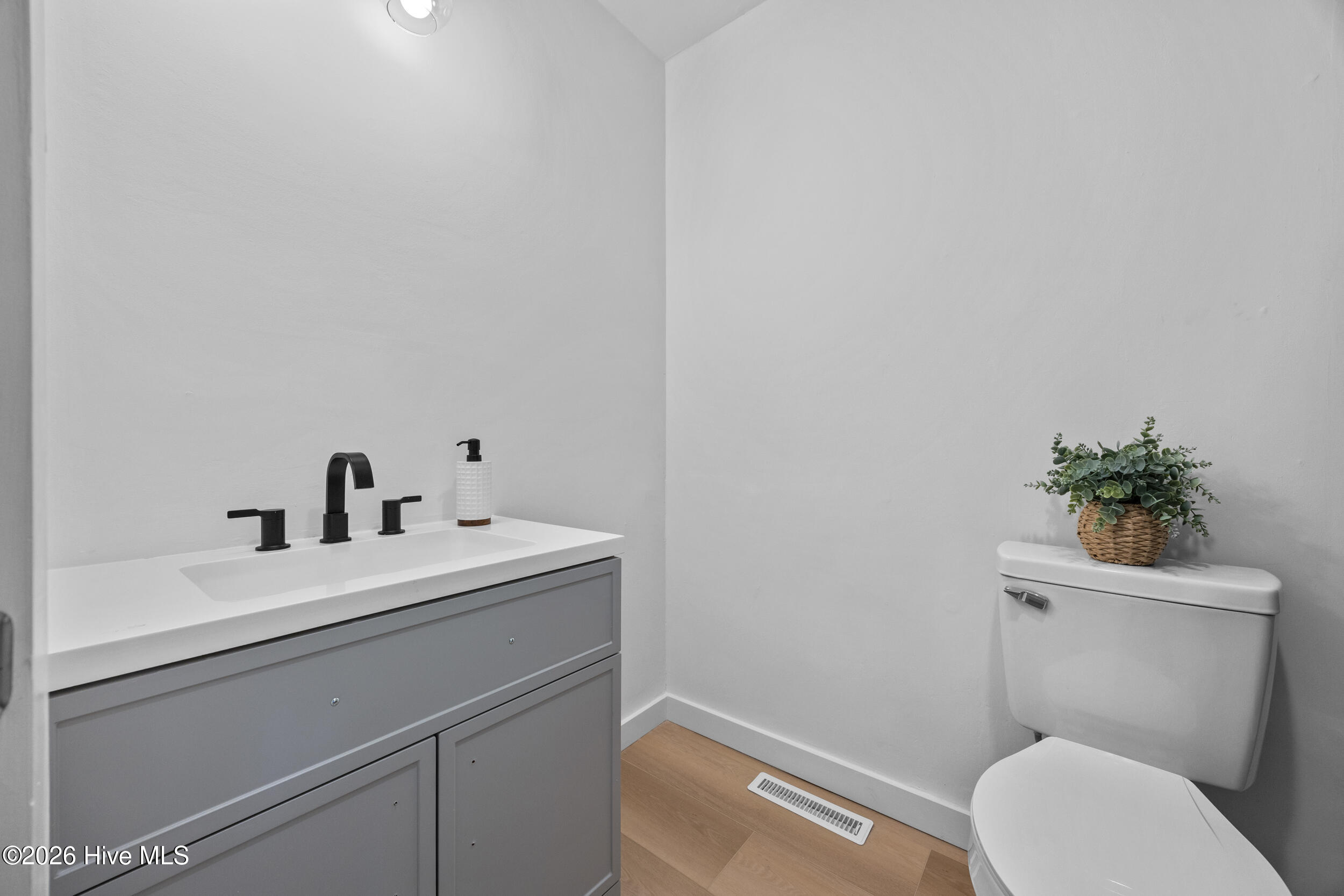 100557284 | Photo 25