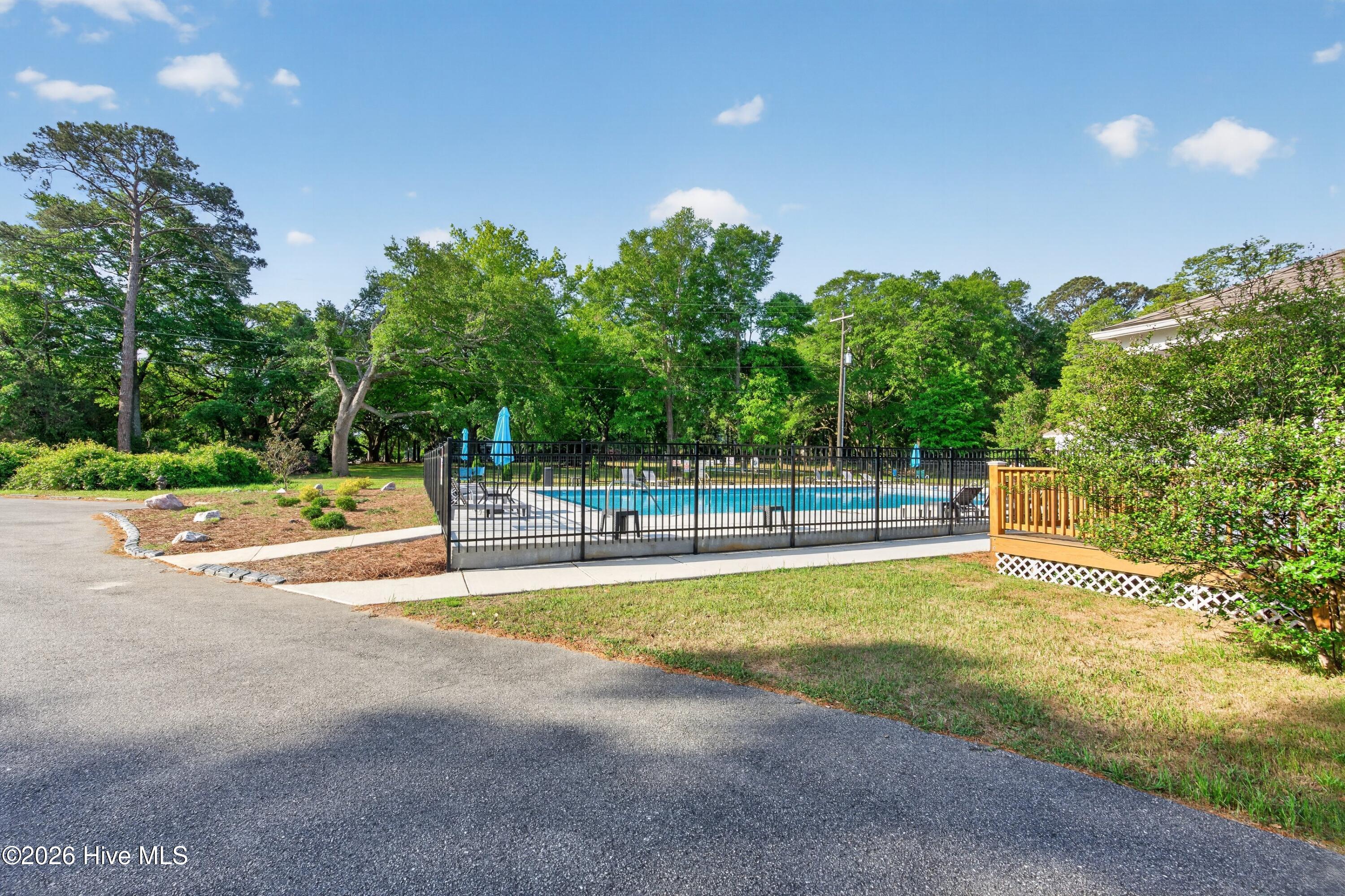 100567726 | Photo 42