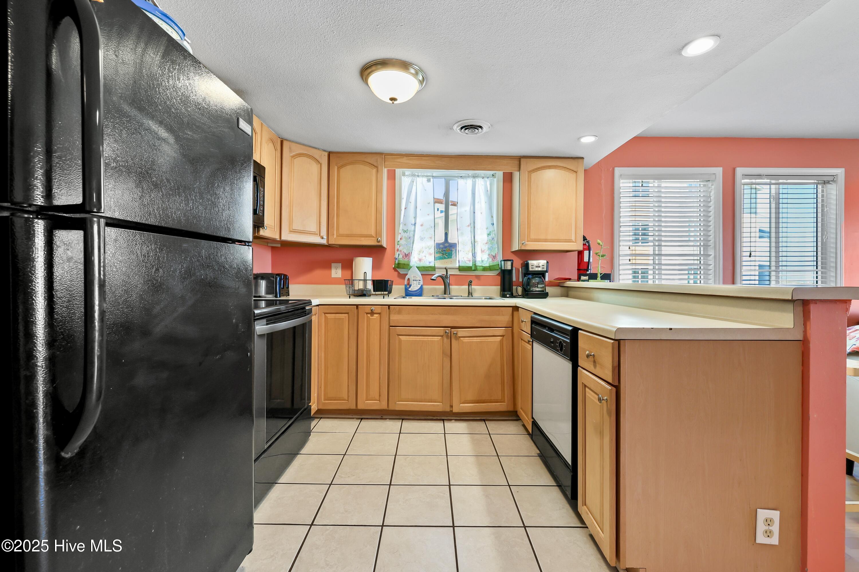 1717 Carolina Beach Avenue N 2a, Carolina Beach, NC 28428 – photo 12: Photo Mar 08 2025, 14 03 02