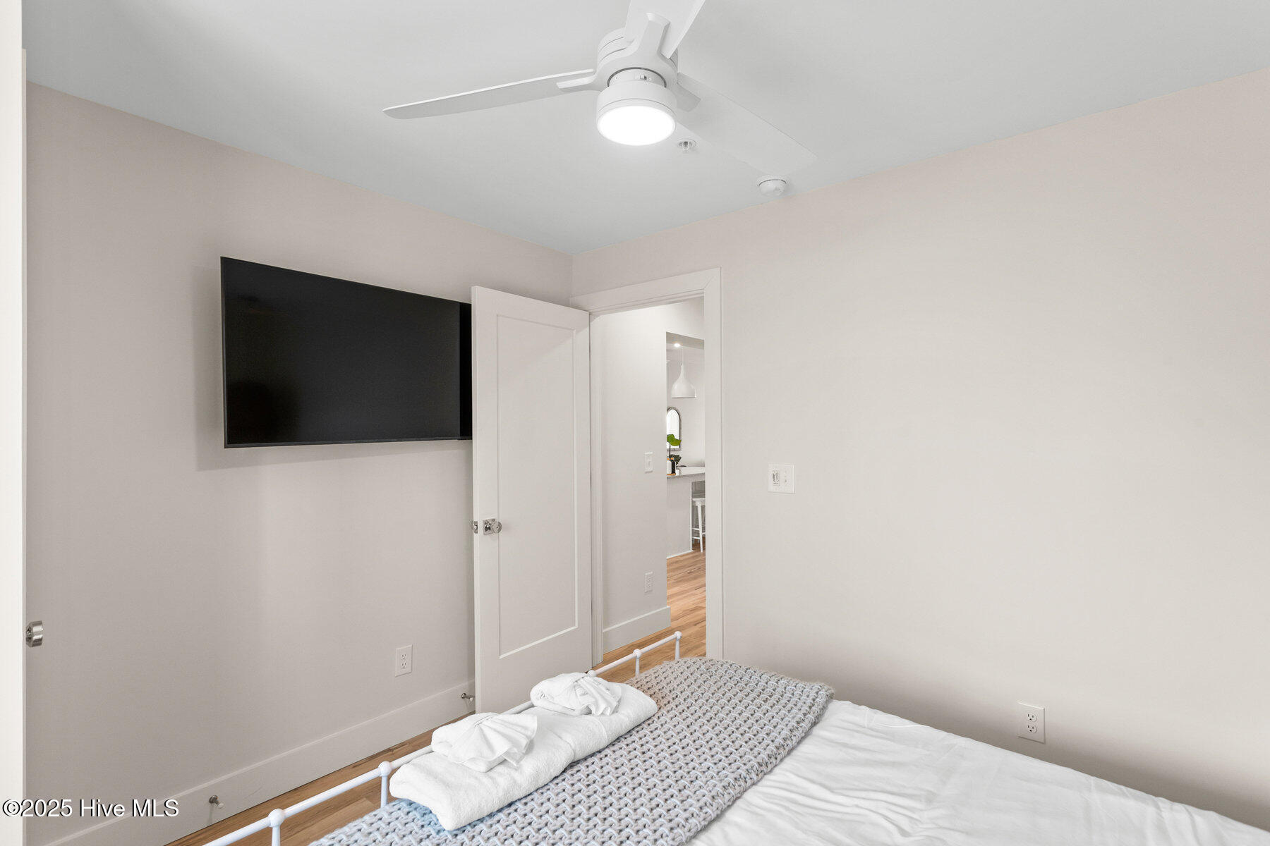 100523205 | Photo 27