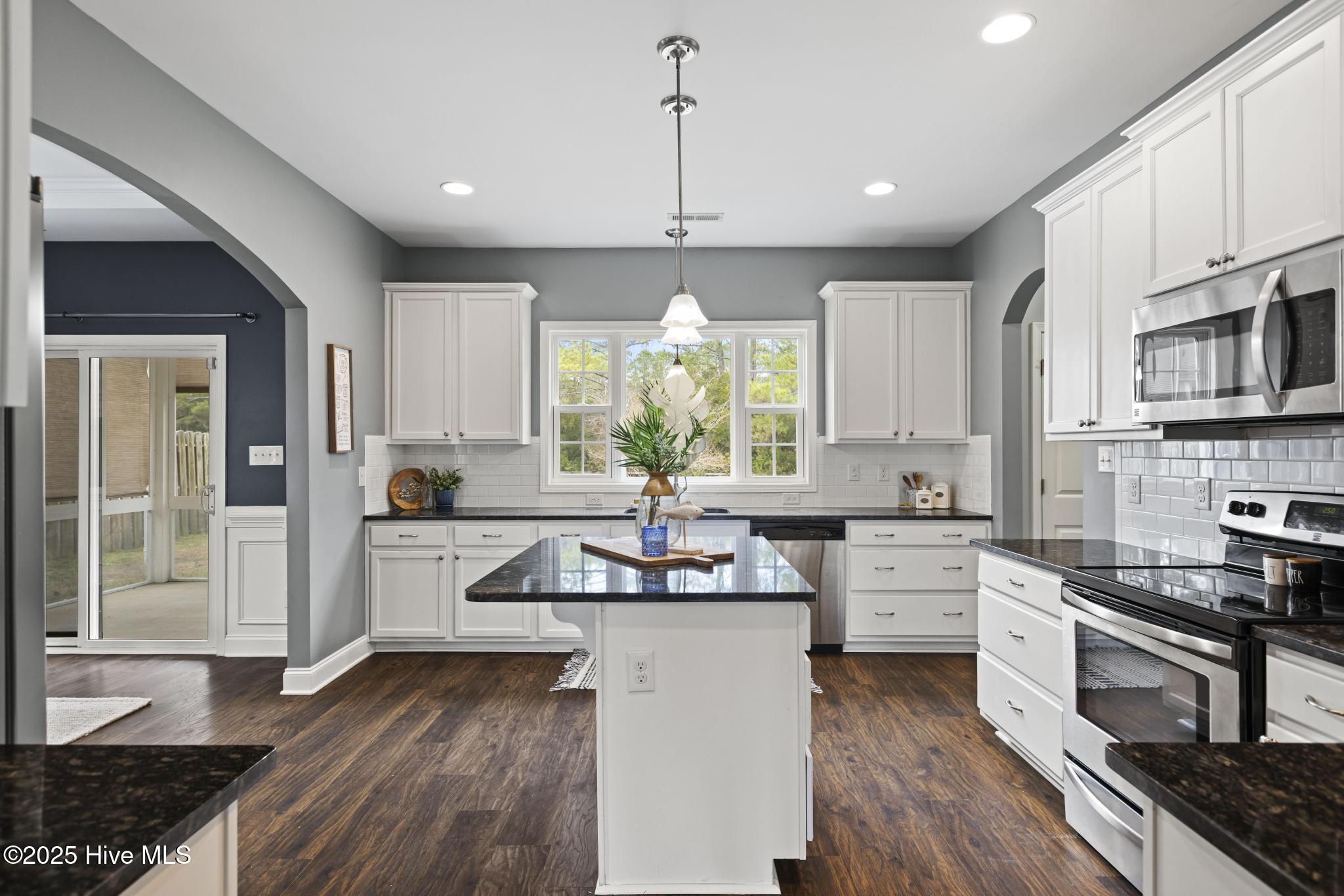 100543084 | Photo 19