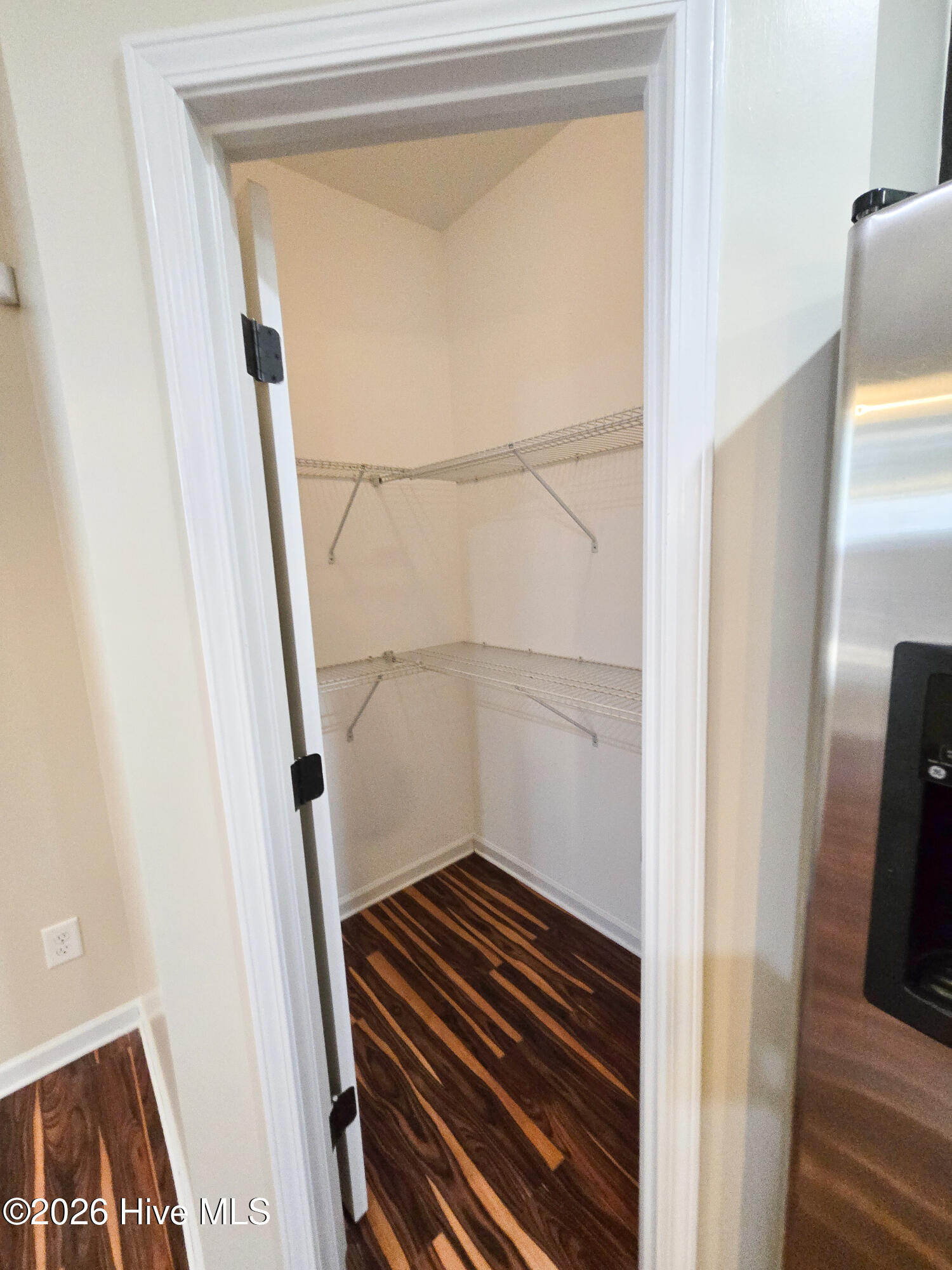 100557279 | Photo 10