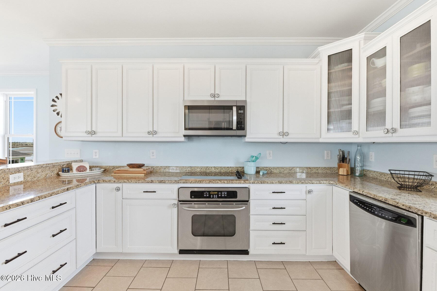 100566384 | Photo 16