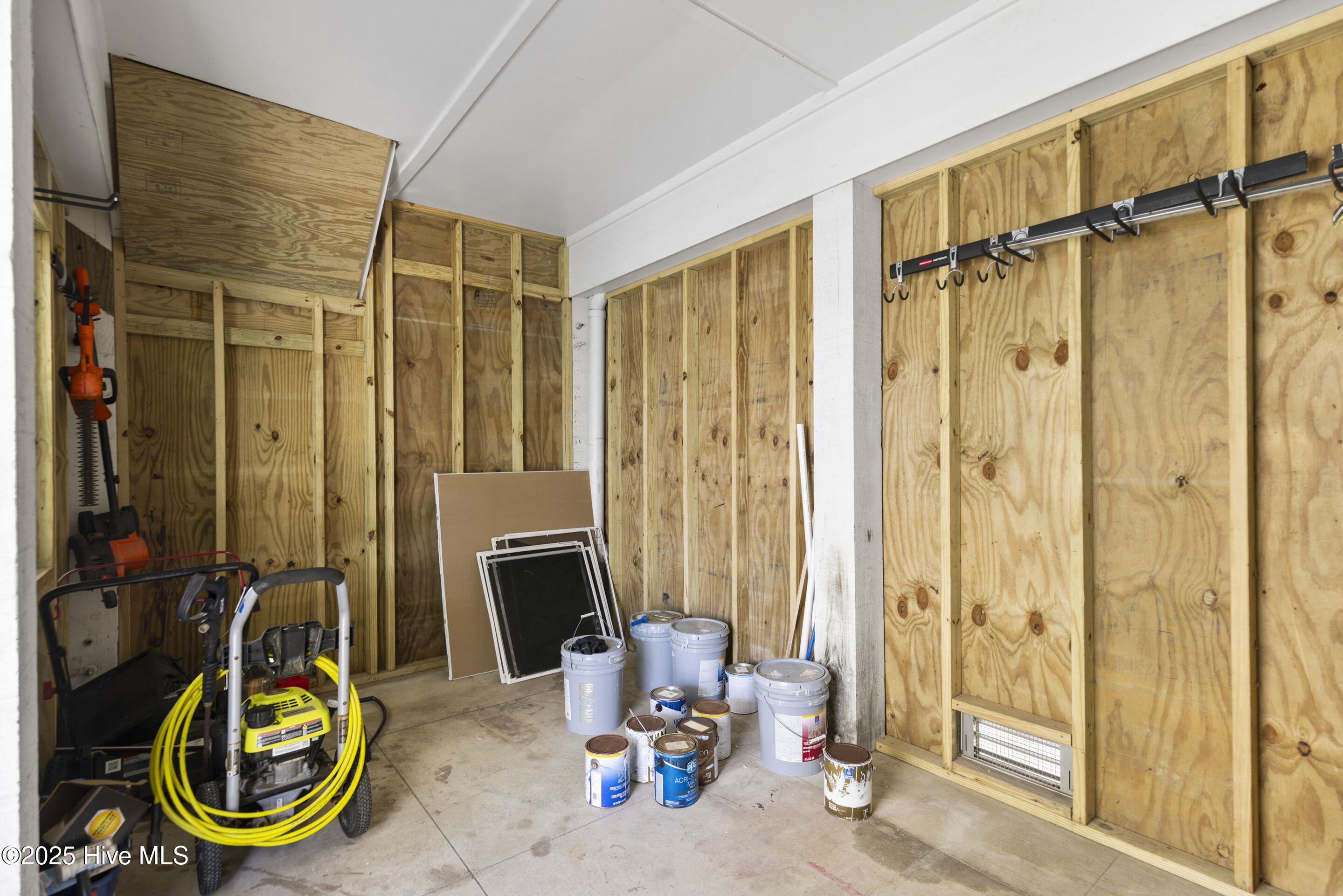 100546284 | Photo 73