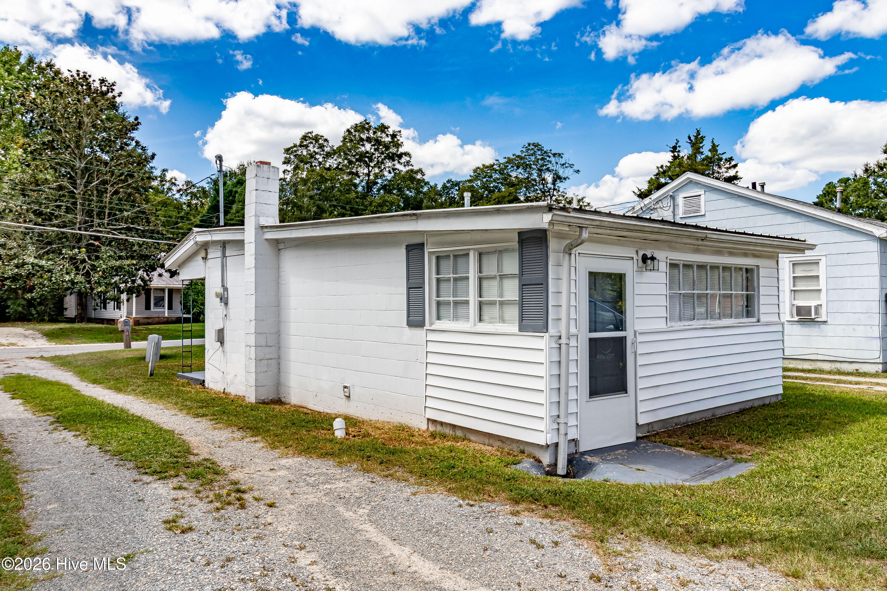 Photo 4 of Single family home for sale at 907 E 4th Street, Goldsboro, NC 27534 | MLS# 100604089 | Listing updated on 2026-09-17
