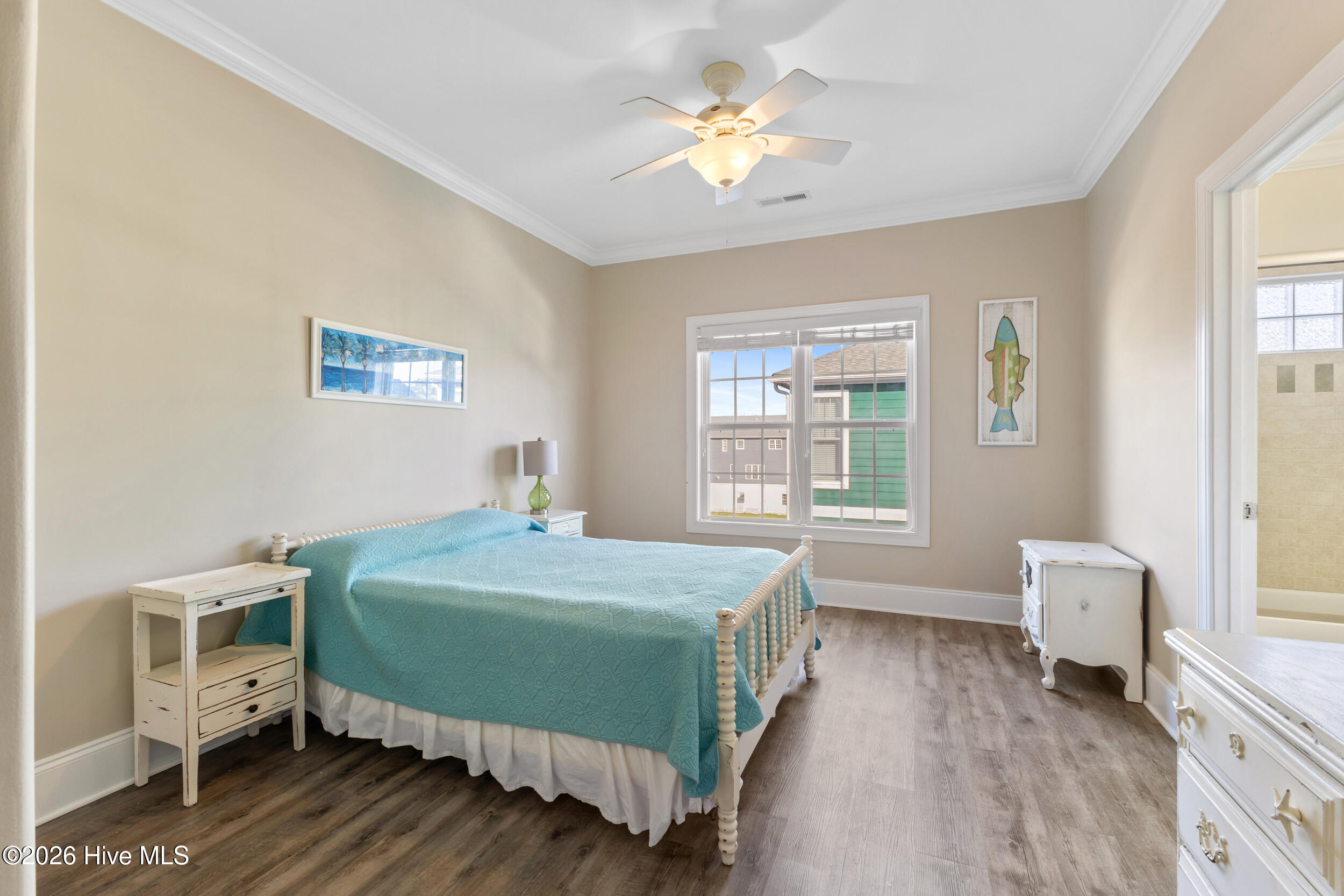 100559855 | Photo 26