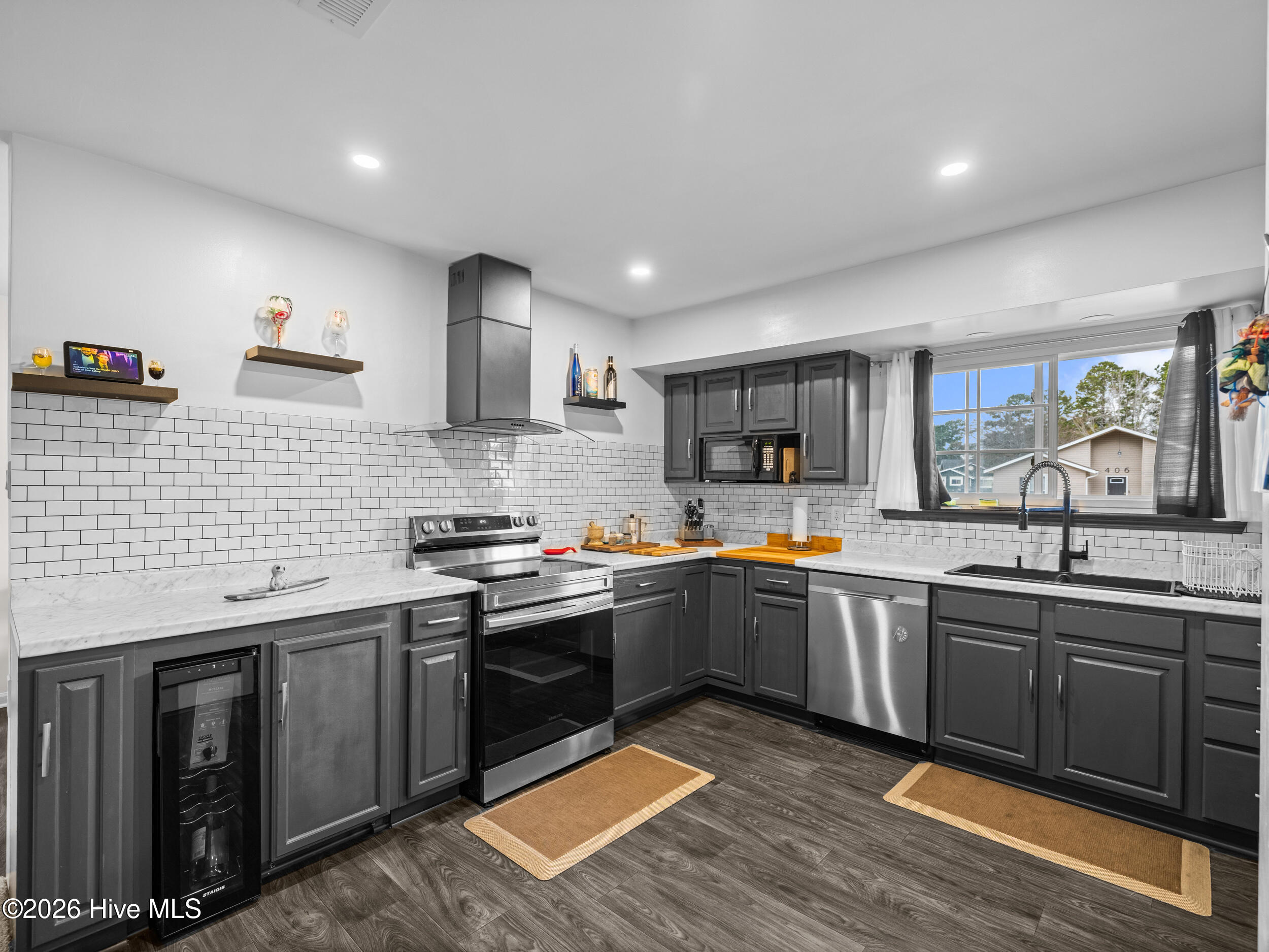 100556256 | Photo 13