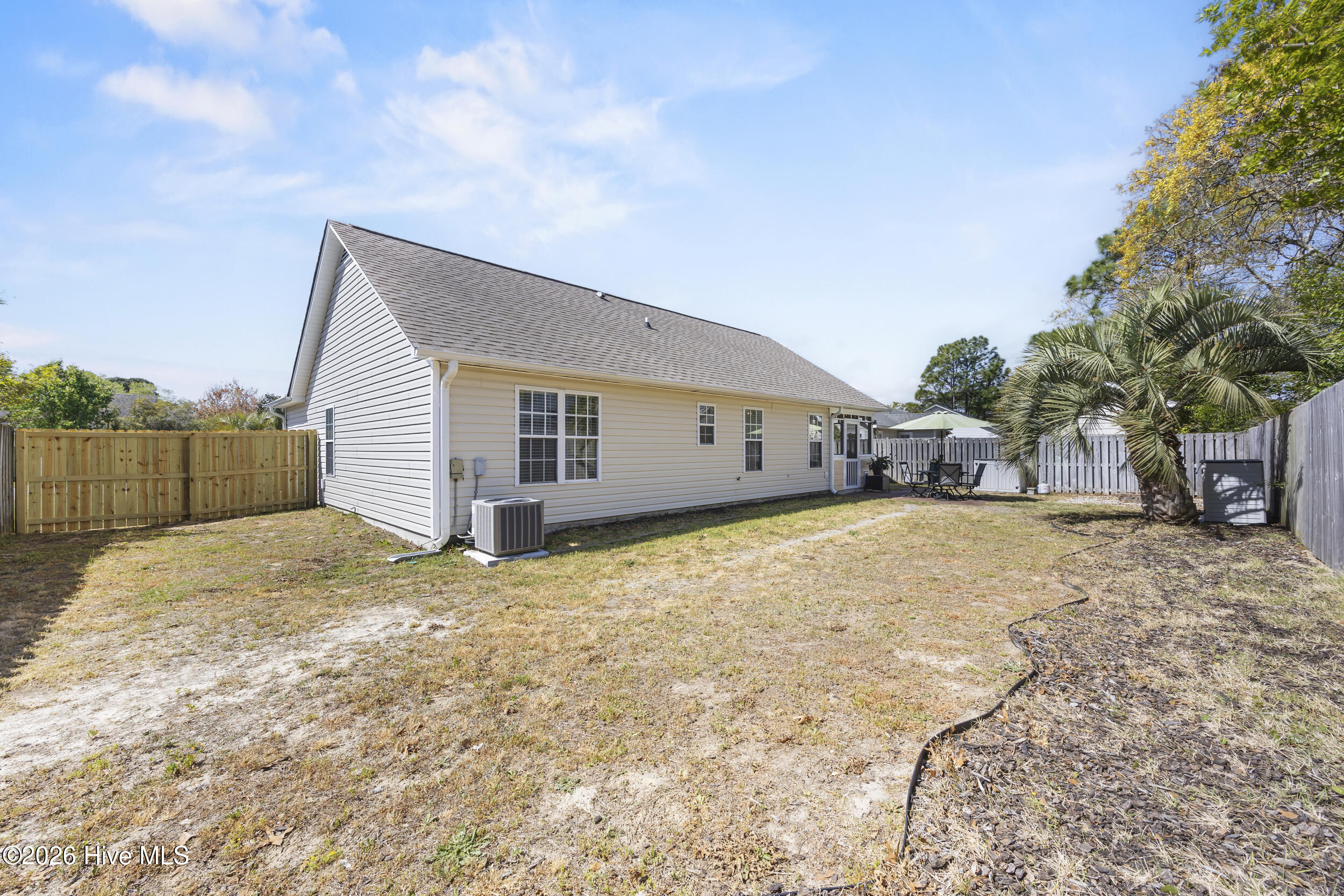 100565263 | Photo 37