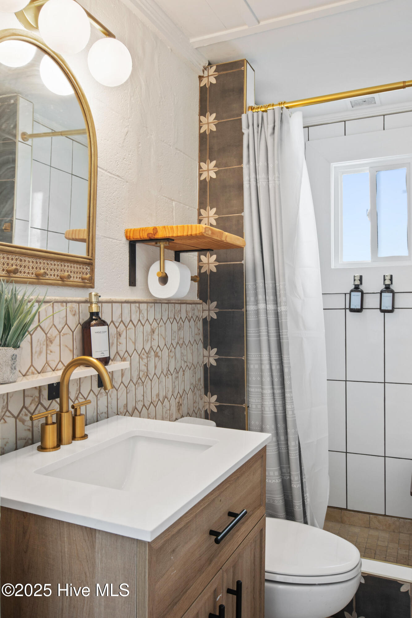 100540580 | Photo 13