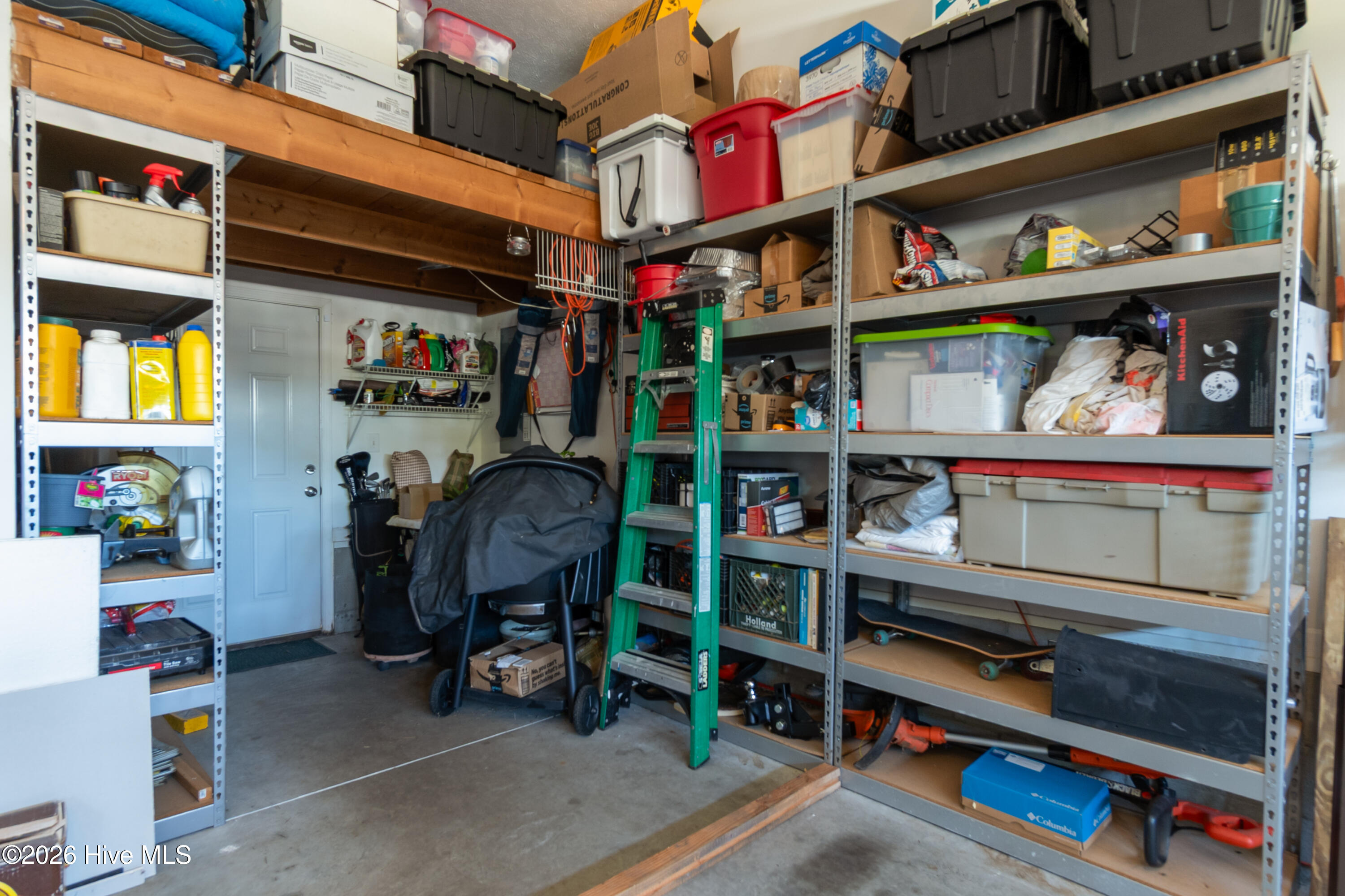 100569797 | Photo 43