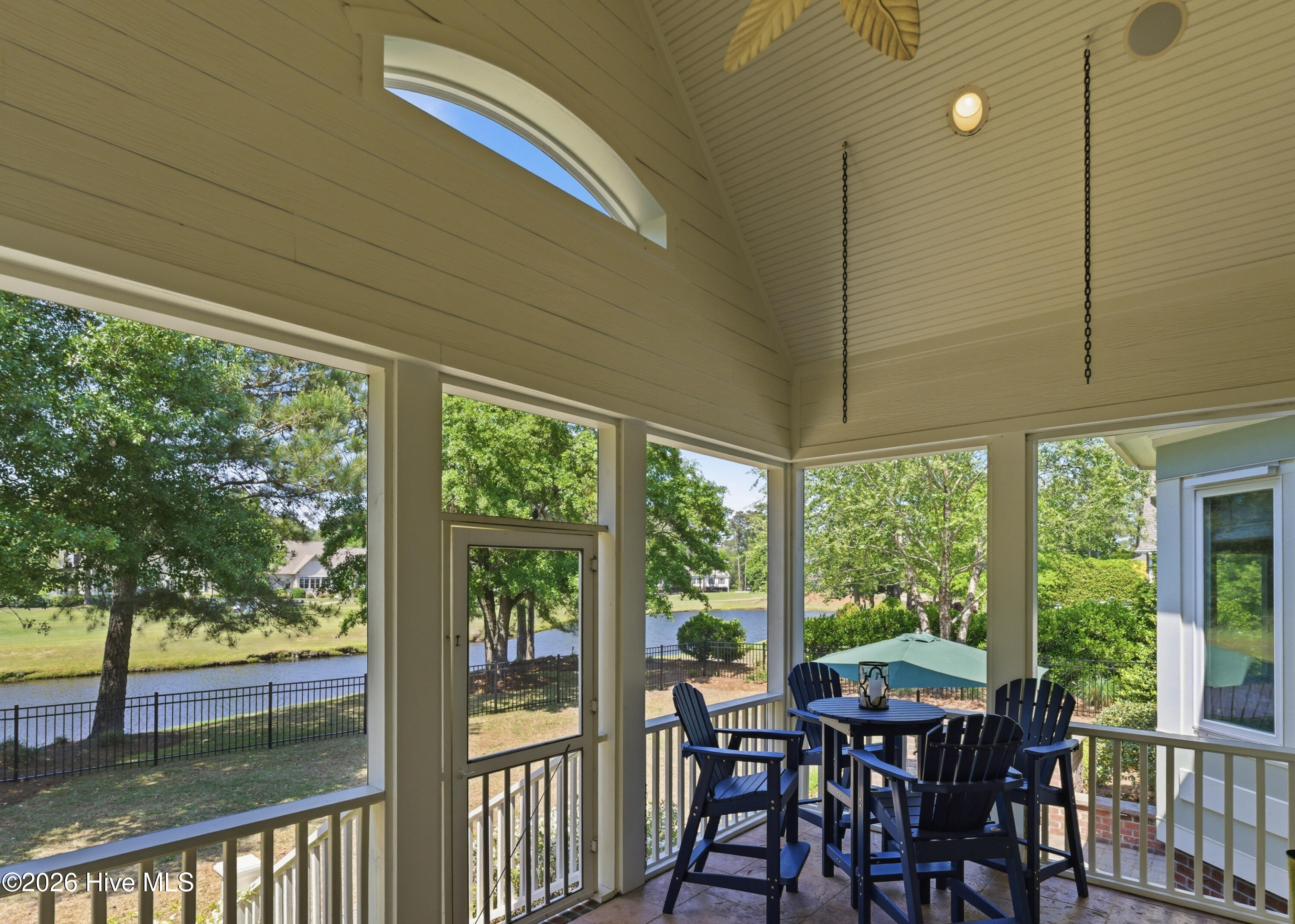 100569454 | Photo 33