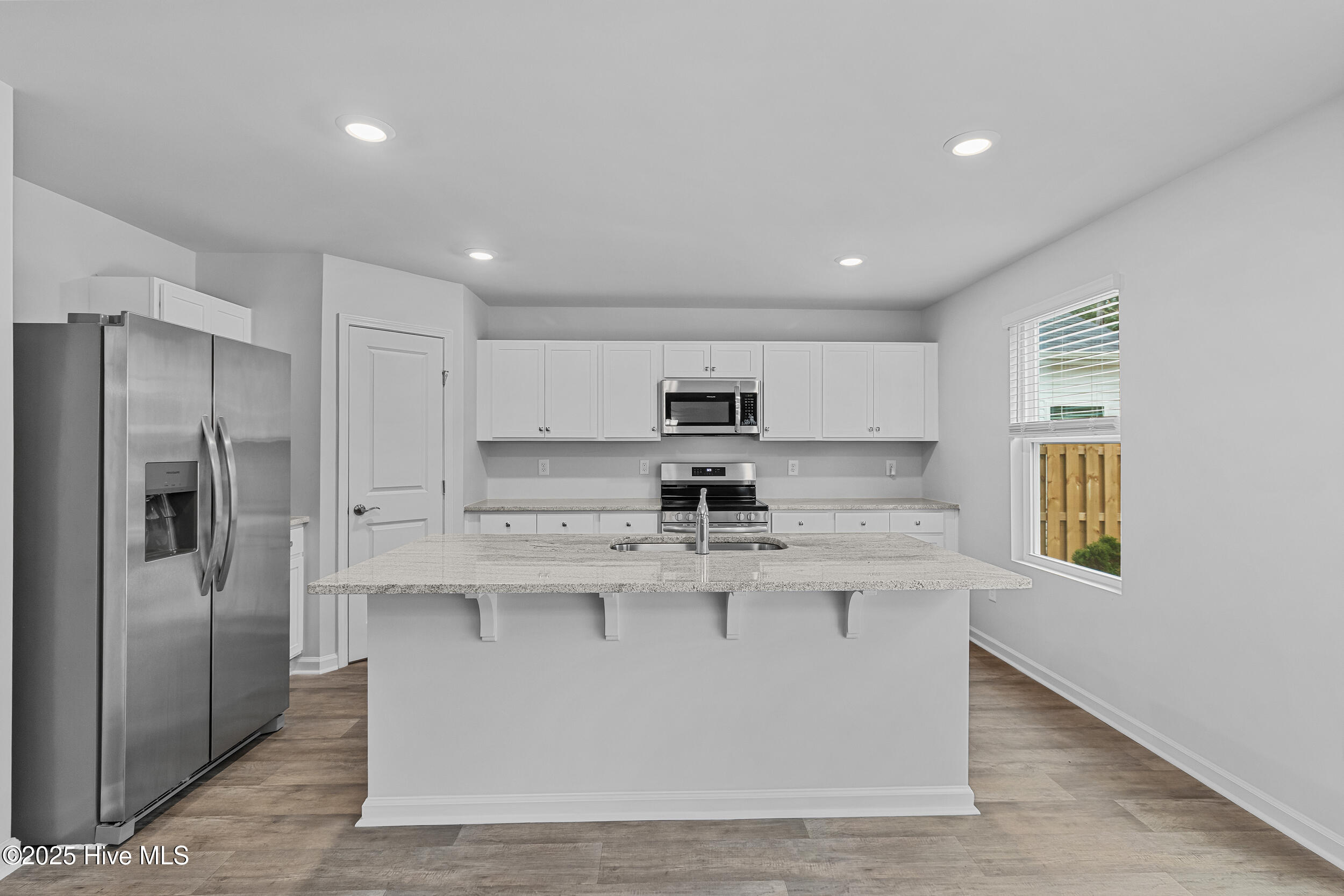 100538946 | Photo 17