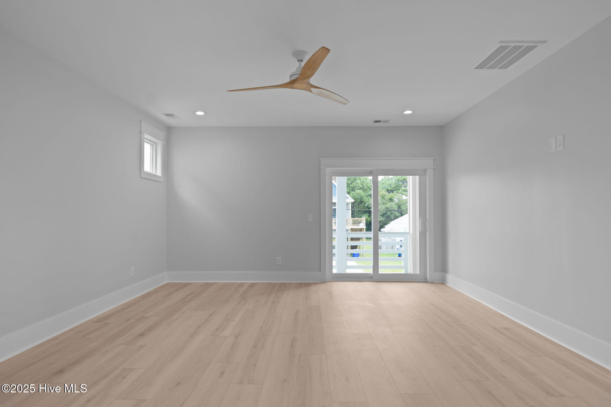 100537880 | Photo 60