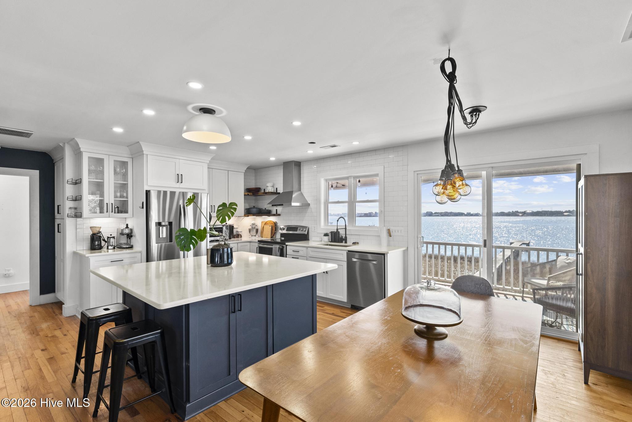 100557619 | Photo 12