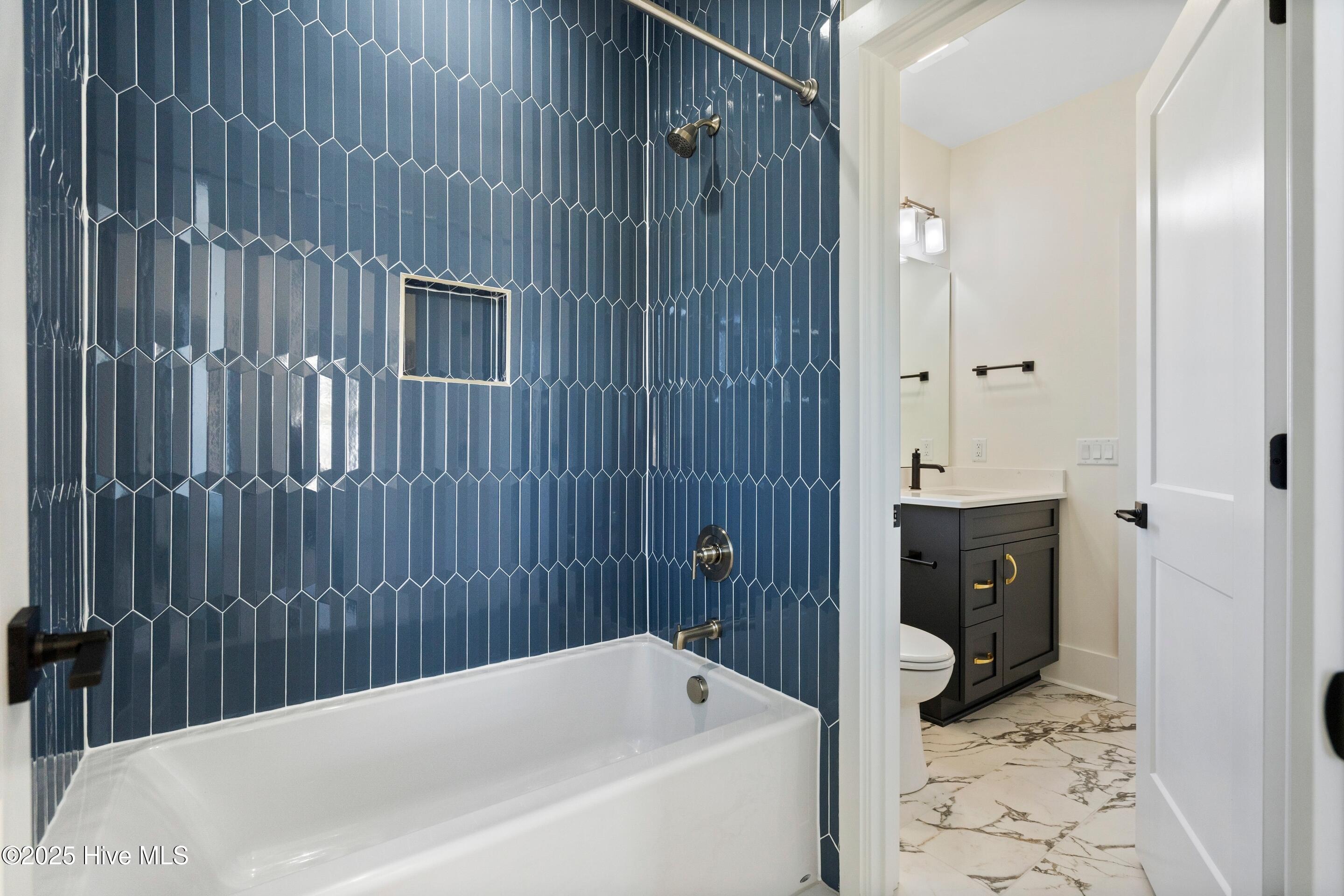 100545730 | Photo 83