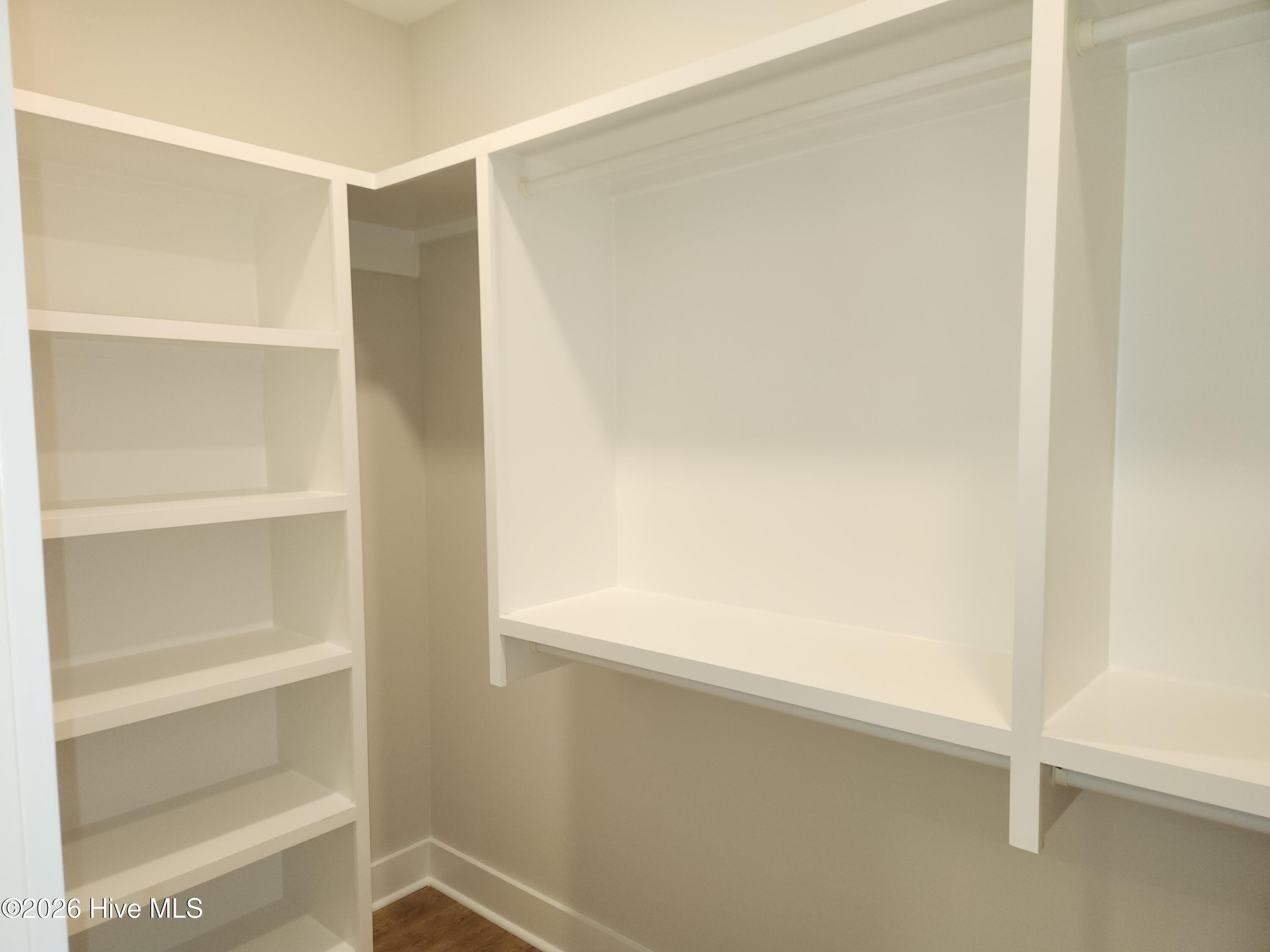 100567730 | Photo 35