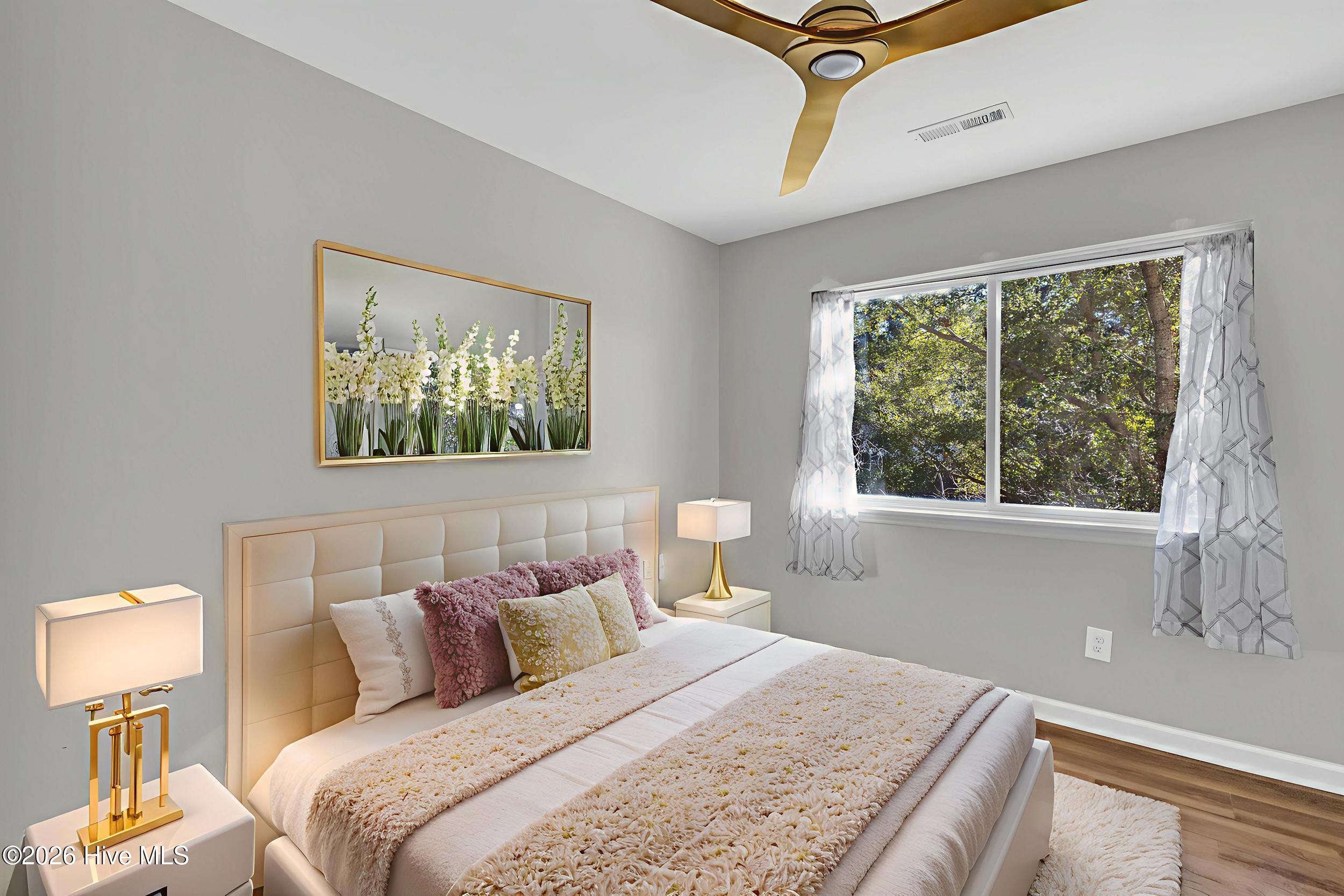 100549306 | Photo 20