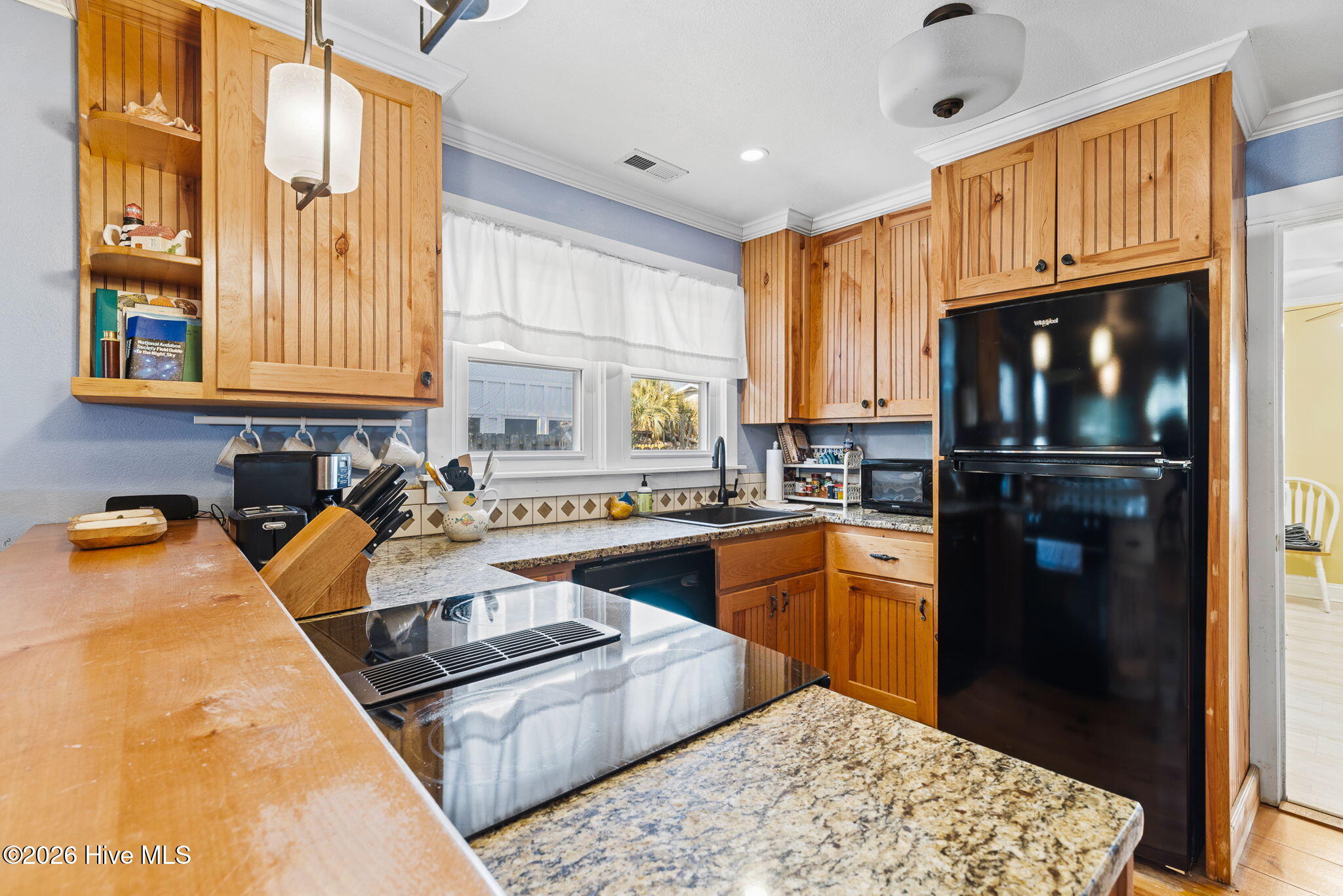 100557713 | Photo 14