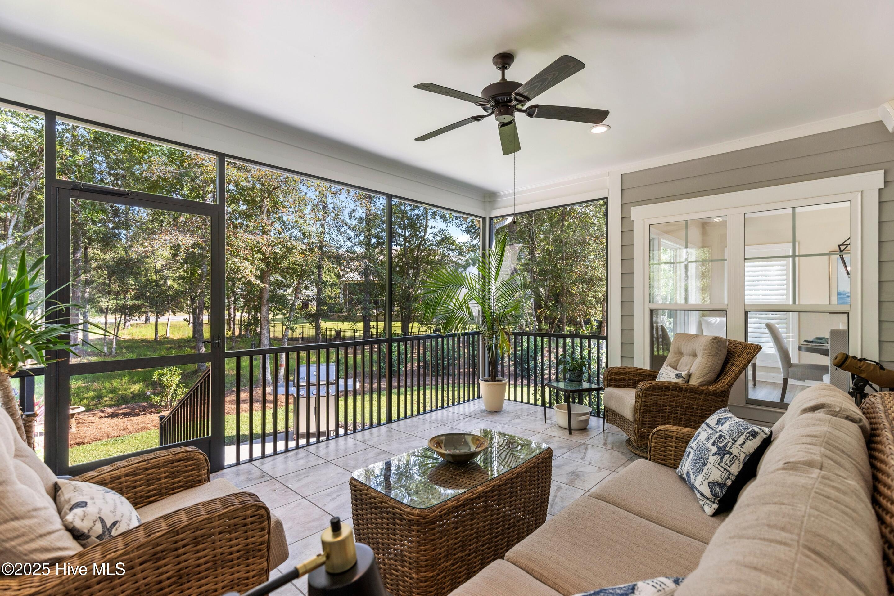 100558361 | Photo 52