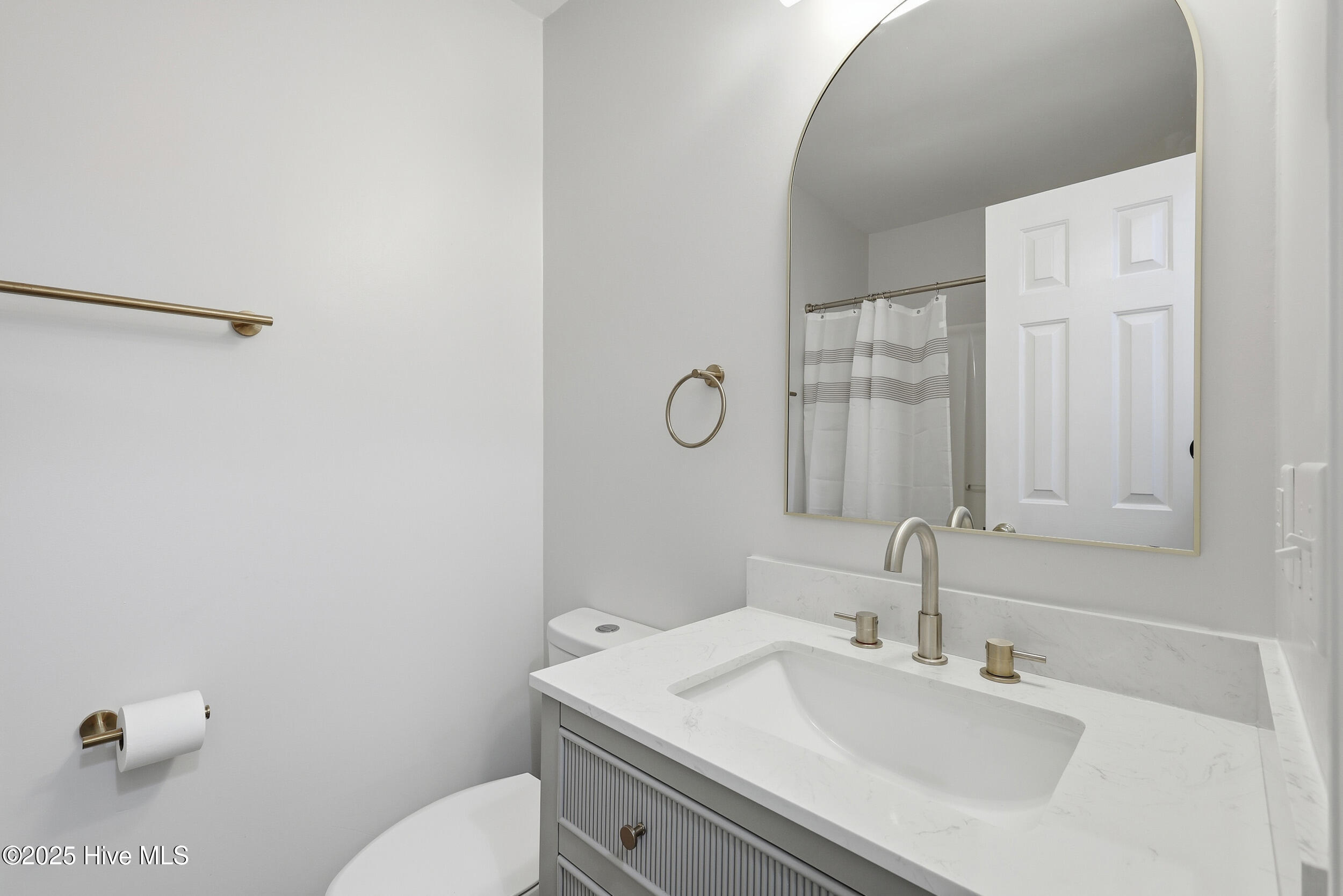 100540658 | Photo 22