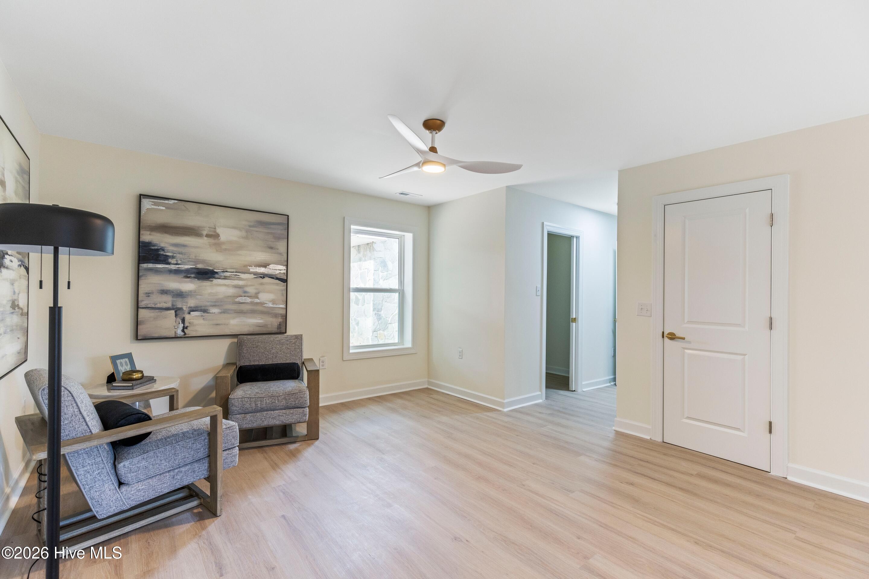 100549199 | Photo 14